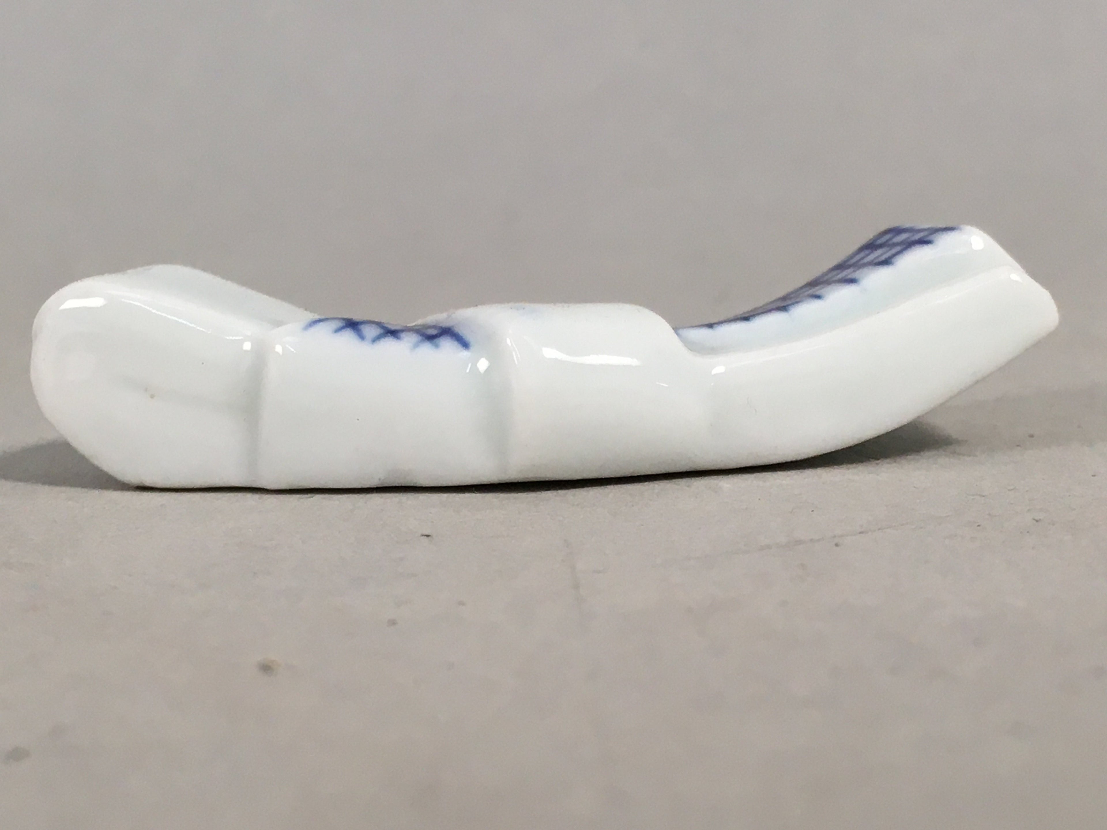 Japanese Porcelain Chopstick Rest Holder Vtg Blue White Sometsuke Tie CR191