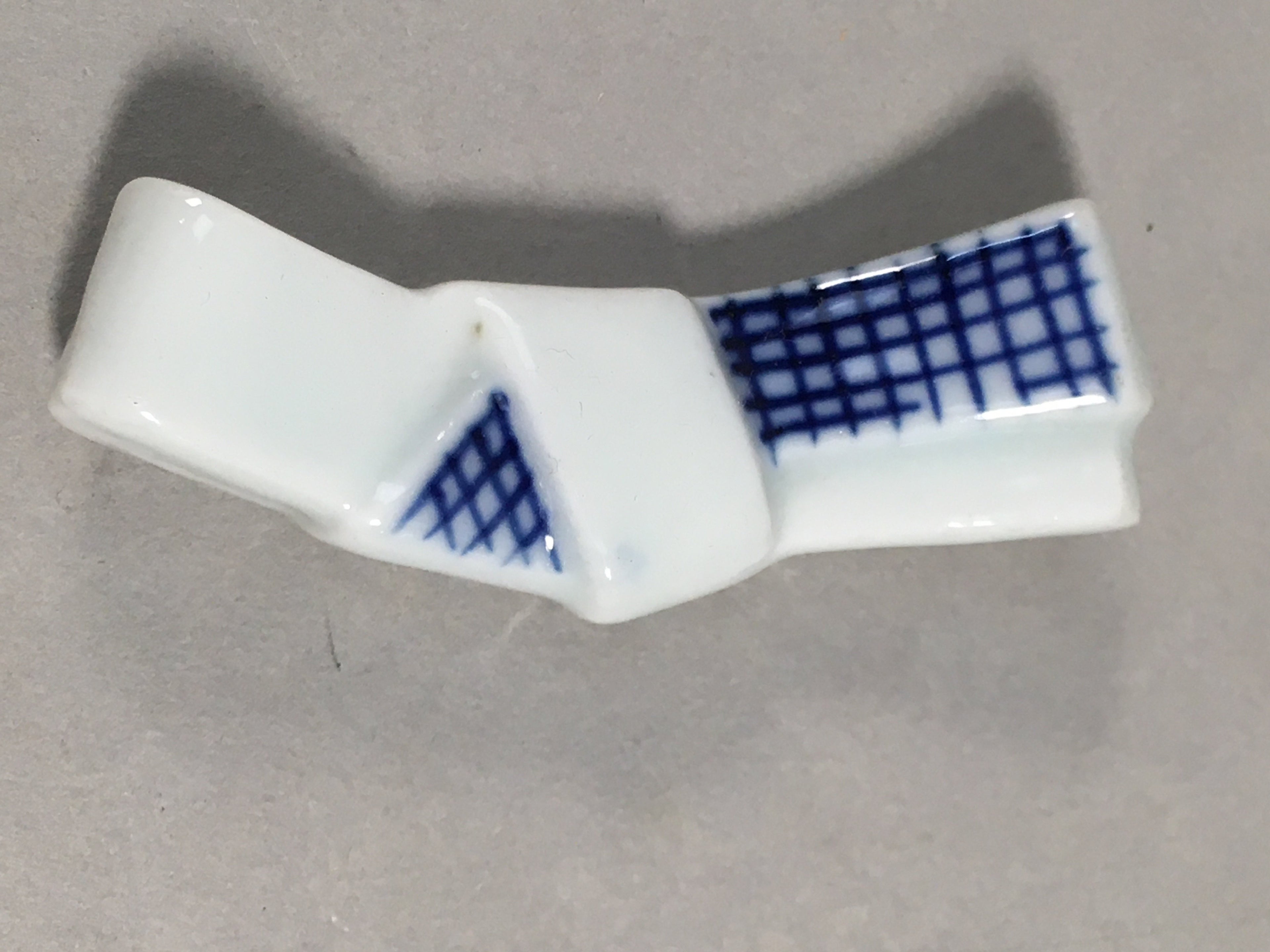 Japanese Porcelain Chopstick Rest Holder Vtg Blue White Sometsuke Tie CR191