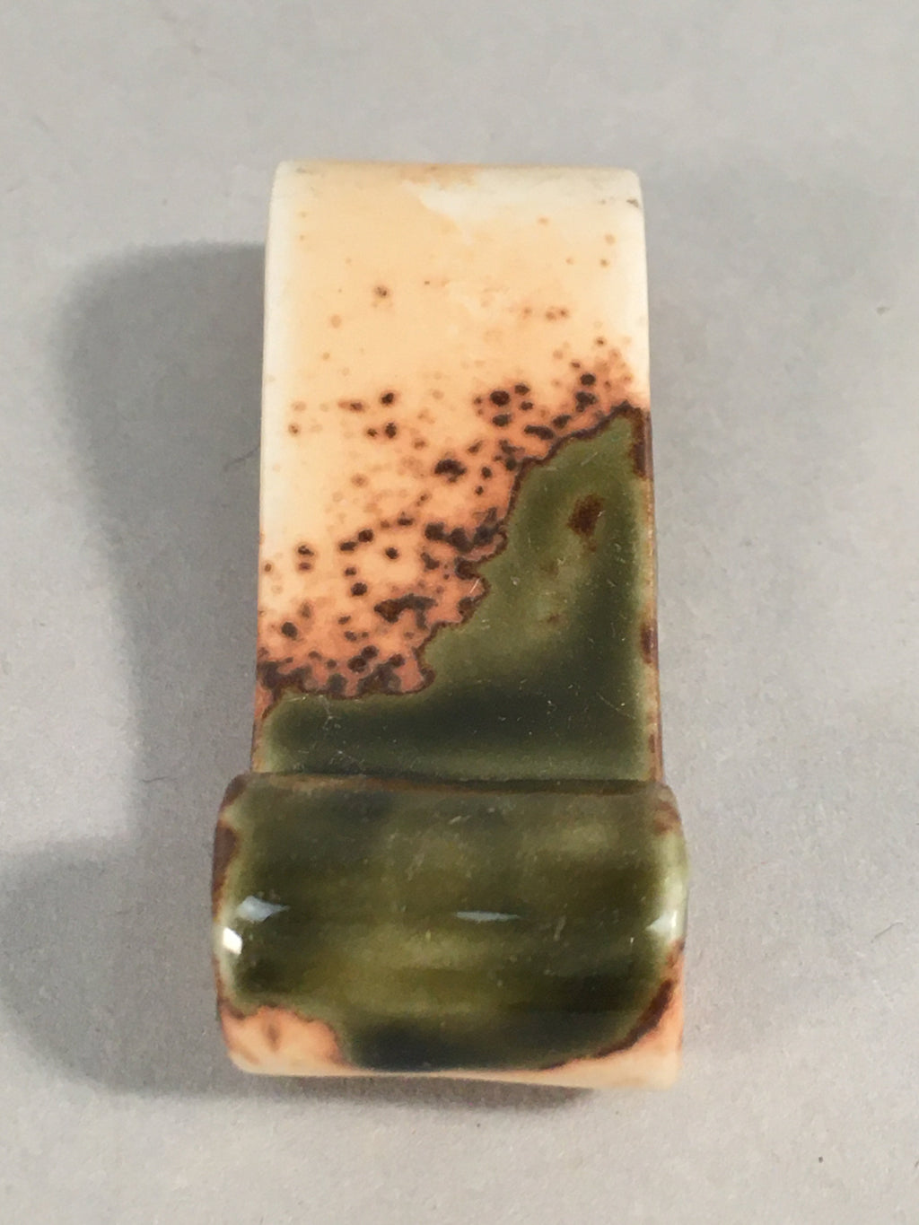 Japanese Porcelain Chopstick Rest Holder Vtg Green Brown Scroll CR194