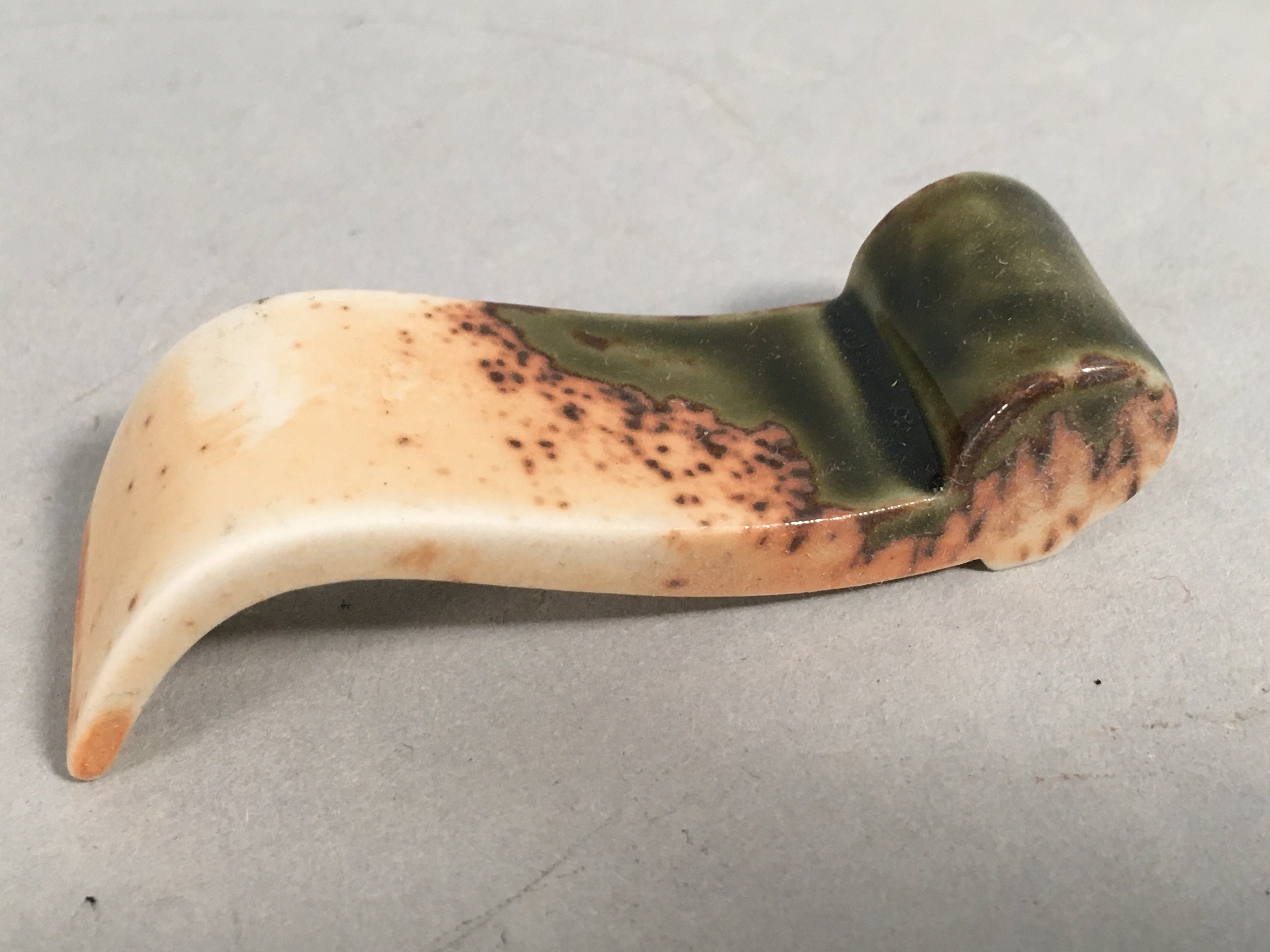 Japanese Porcelain Chopstick Rest Holder Vtg Green Brown Scroll CR194