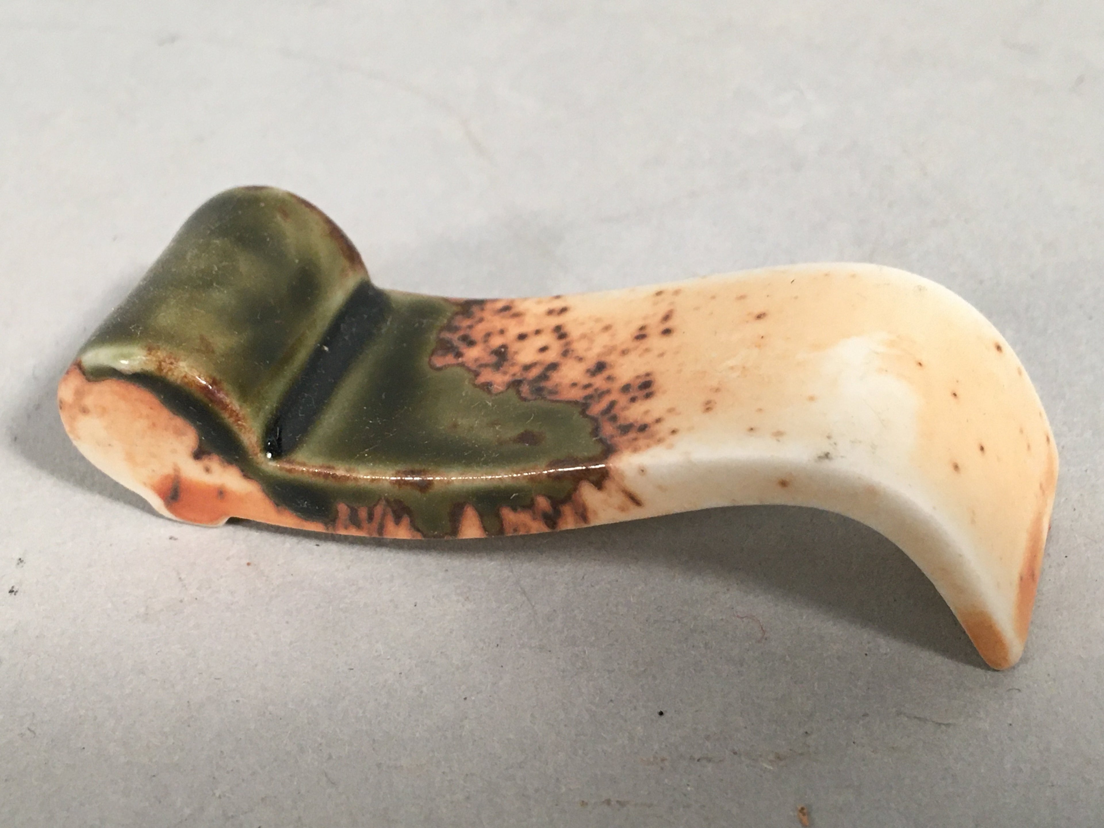 Japanese Porcelain Chopstick Rest Holder Vtg Green Brown Scroll CR194