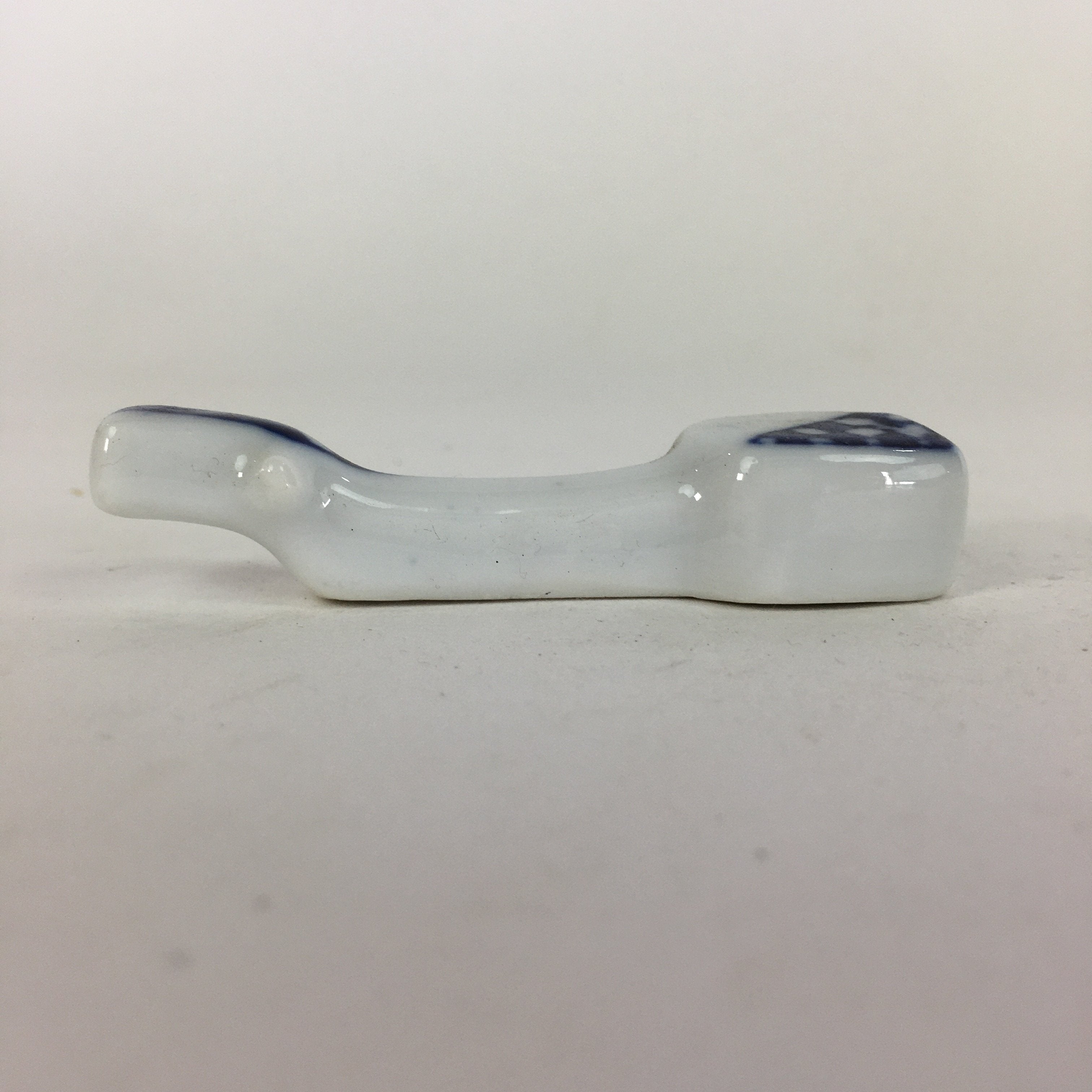 Japanese Porcelain Chopstick Rest Holder Vtg Japanese Guitar Shape Hashioki CR26