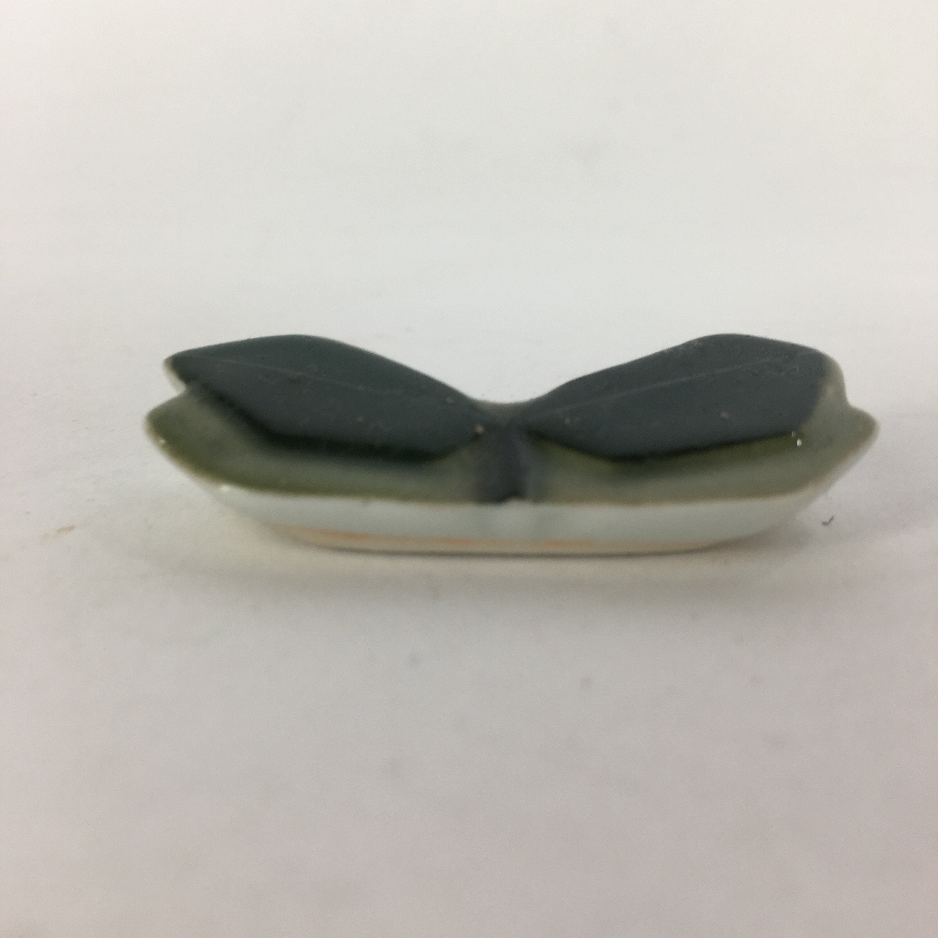 Japanese Porcelain Chopstick Rest Holder Vtg New leaves Green Hashioki CR238