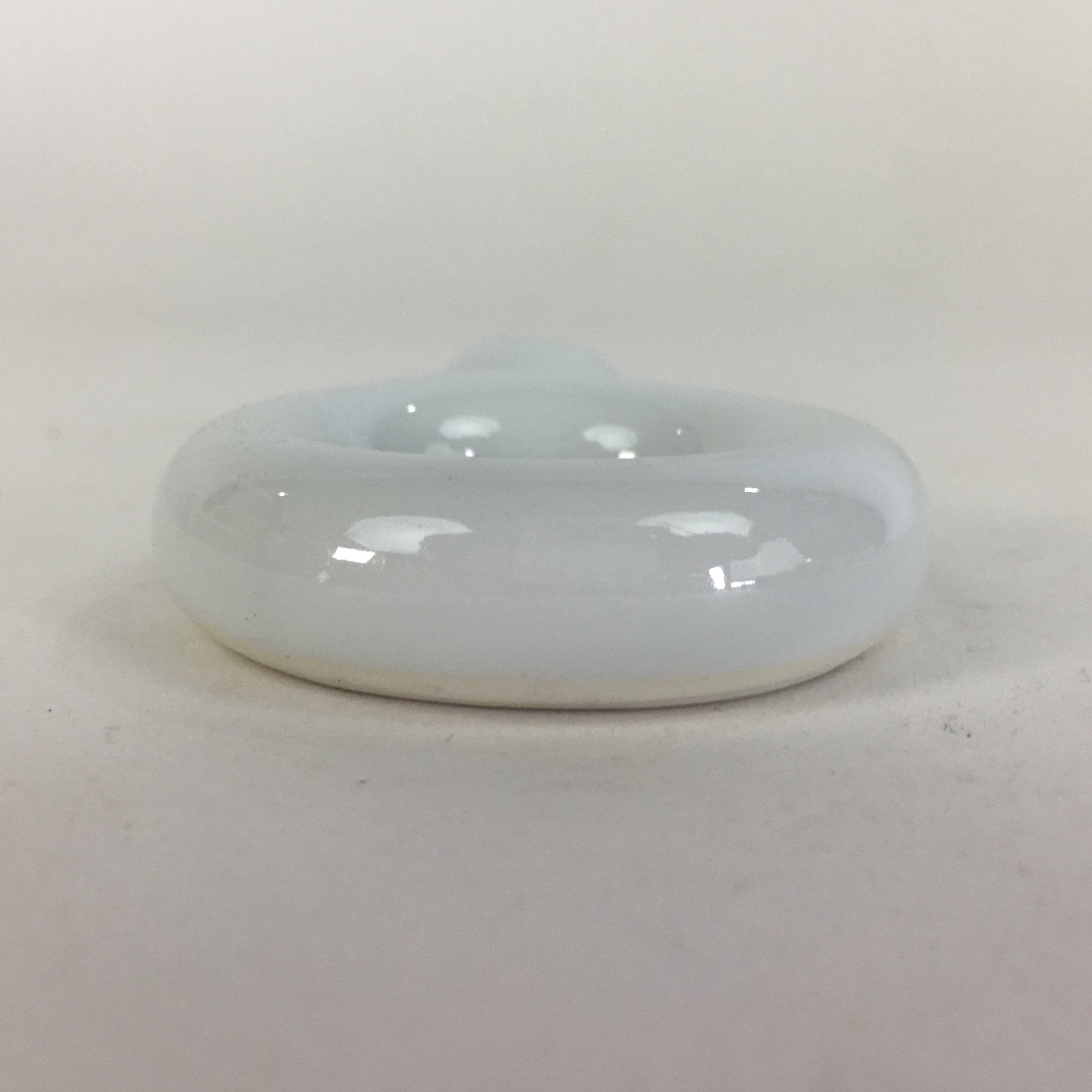 Japanese Porcelain Chopstick Rest Holder Vtg White Ring Shape Hashioki CR264