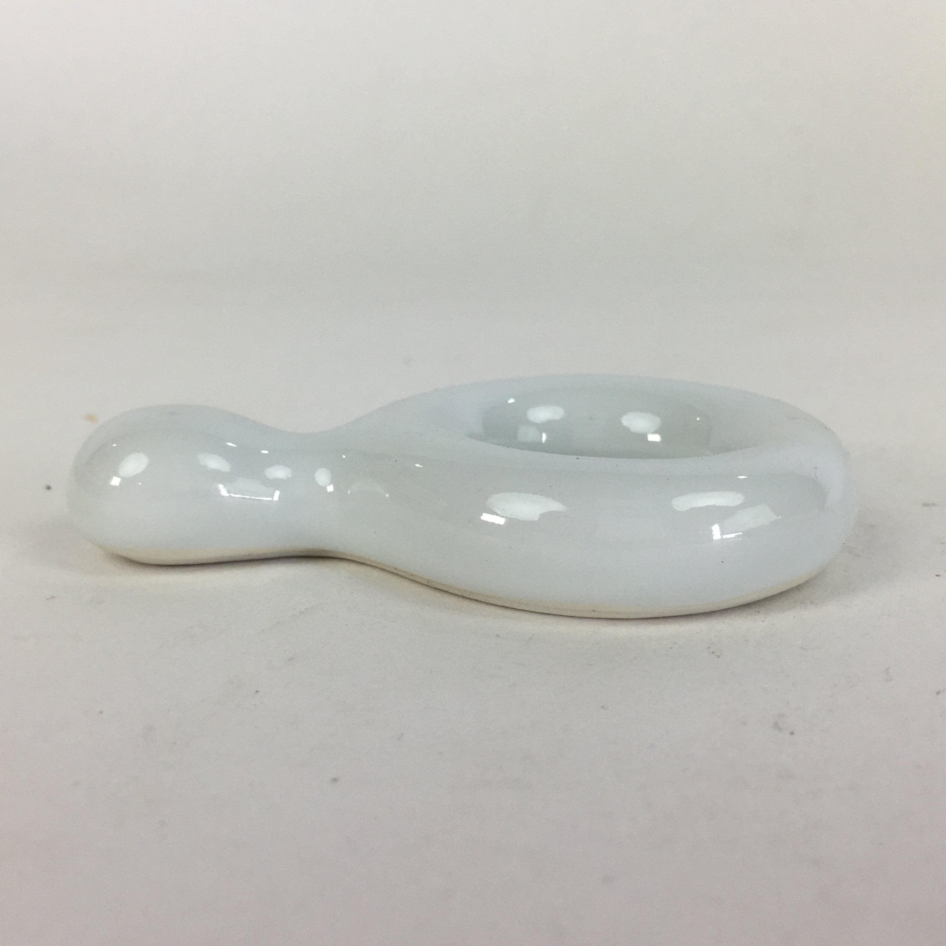 Japanese Porcelain Chopstick Rest Holder Vtg White Ring Shape Hashioki CR264