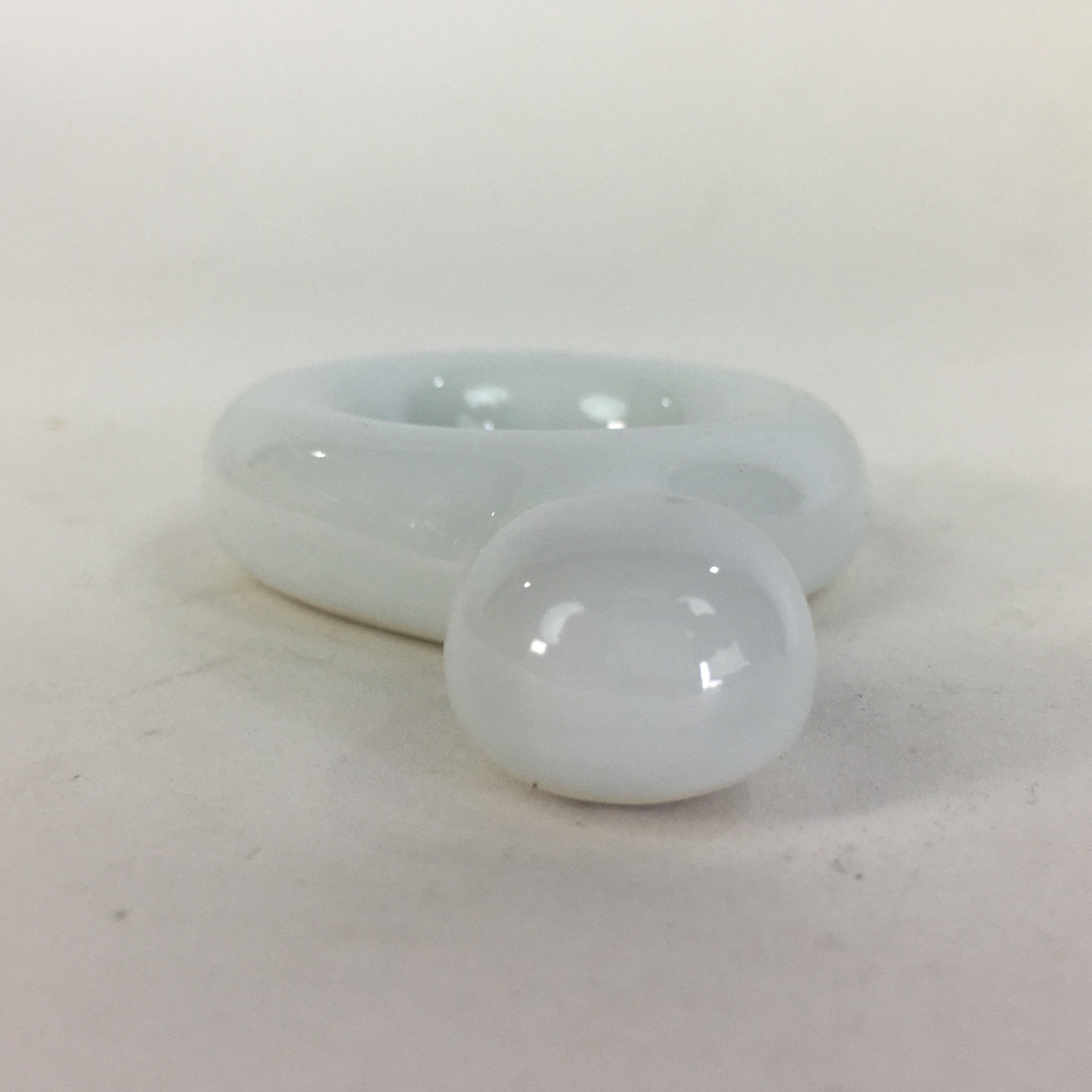 Japanese Porcelain Chopstick Rest Holder Vtg White Ring Shape Hashioki CR264