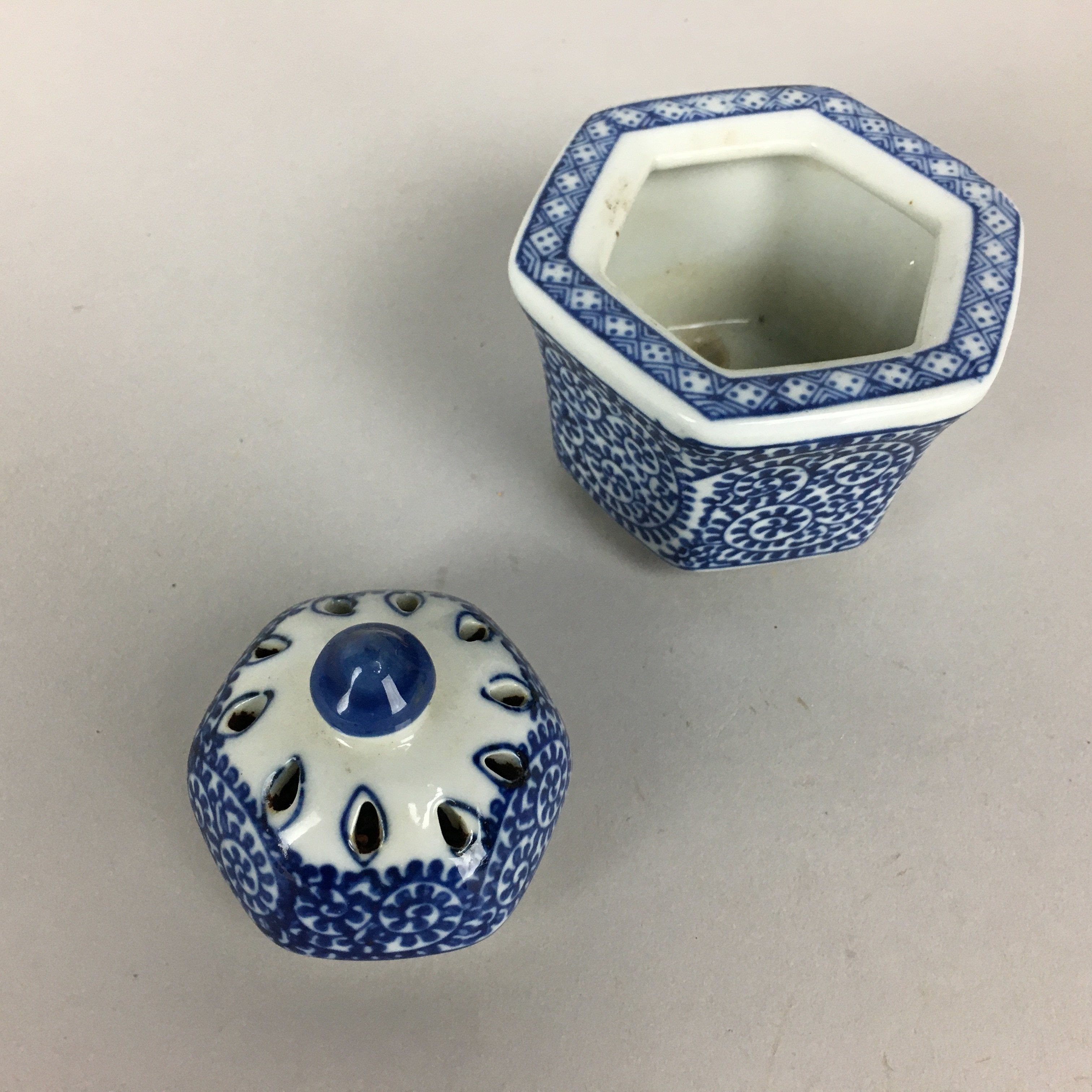Japanese Porcelain Incense Burner Vtg Sometsuke Koro White Bule BU390