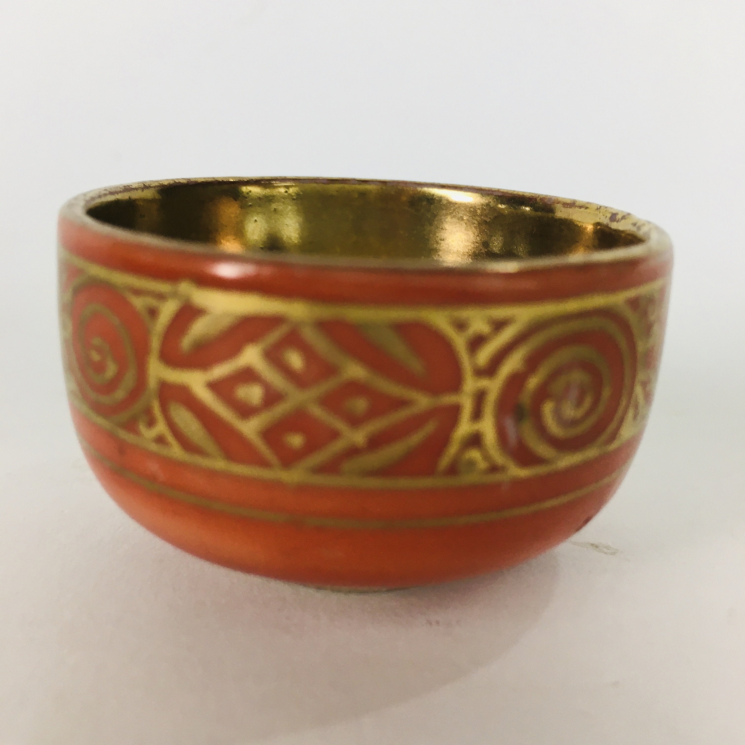 Japanese Porcelain Kutani Ware Sake Cup Vtg Guinomi Ochoko Red Gold GU927
