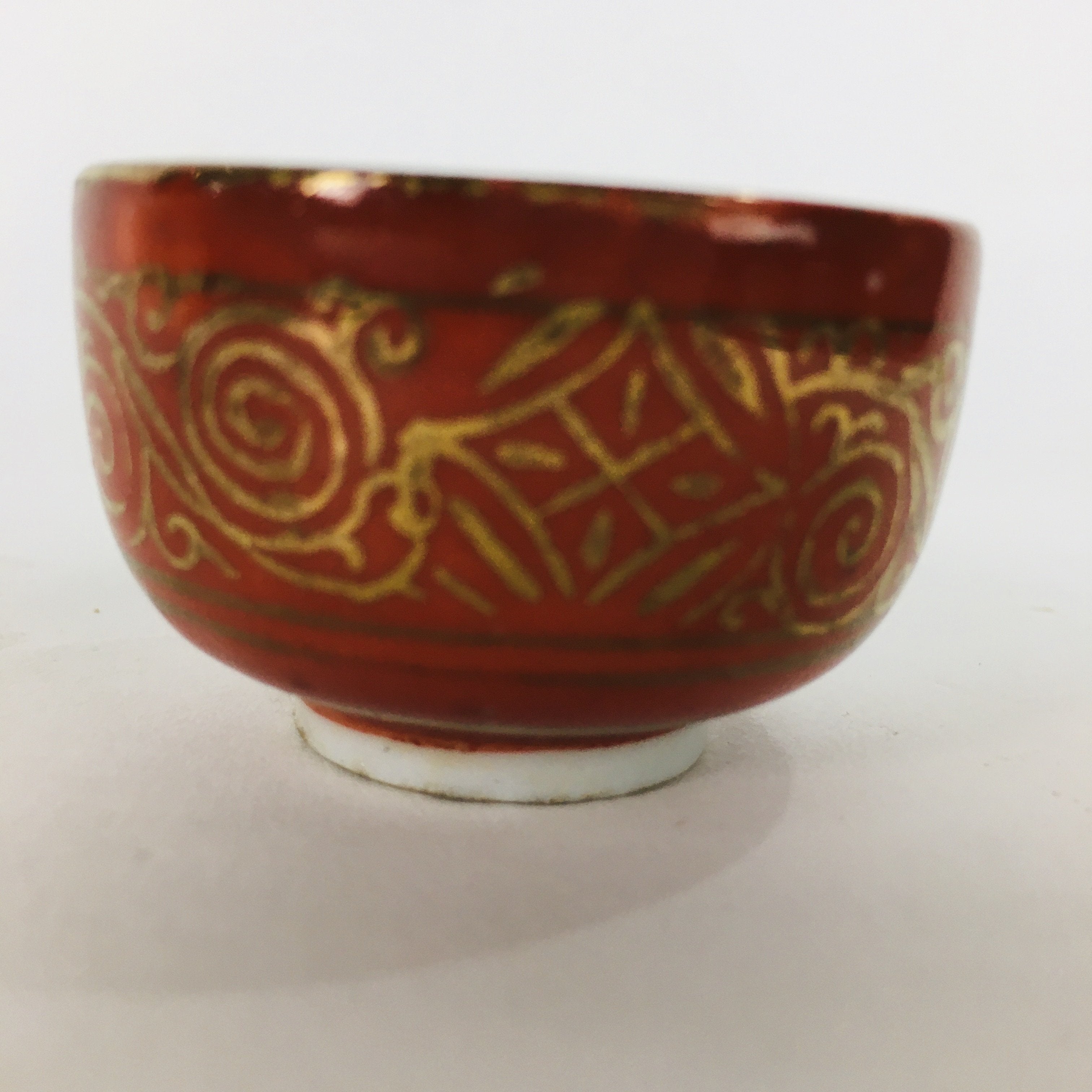 Japanese Porcelain Kutani Ware Sake Cup Vtg Guinomi Ochoko Red Gold GU928
