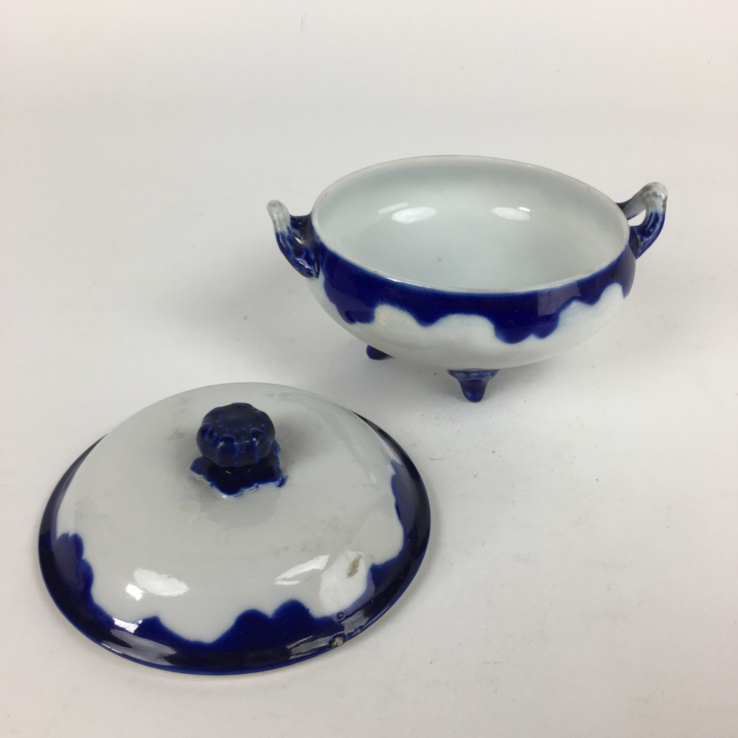 Japanese Porcelain Lidded Pot Vtg White Blue Two Handle Four Legs PP879