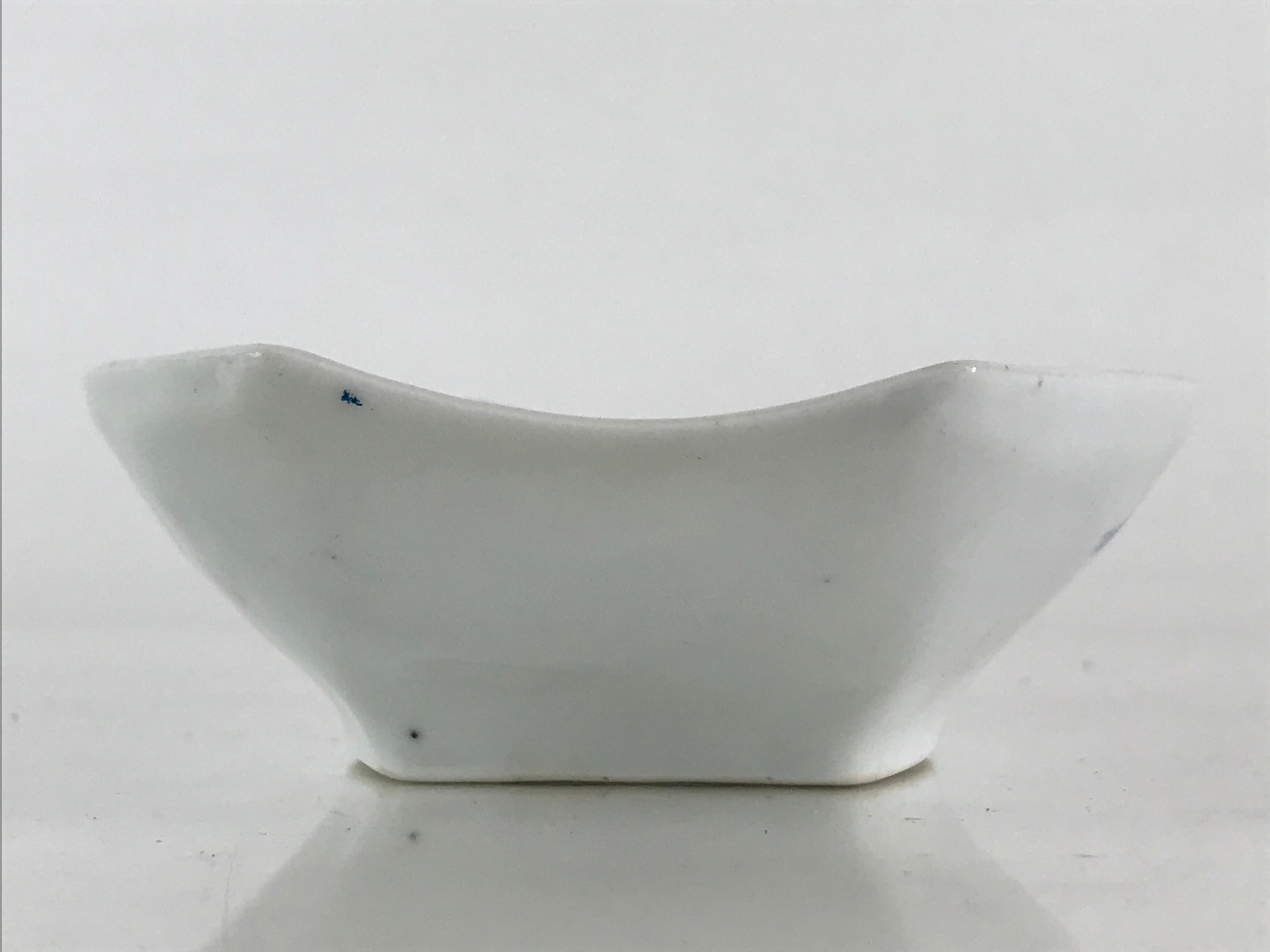 Japanese Porcelain Plate Boat Shape White Sometsuke Blue Sansui Kozara PY201