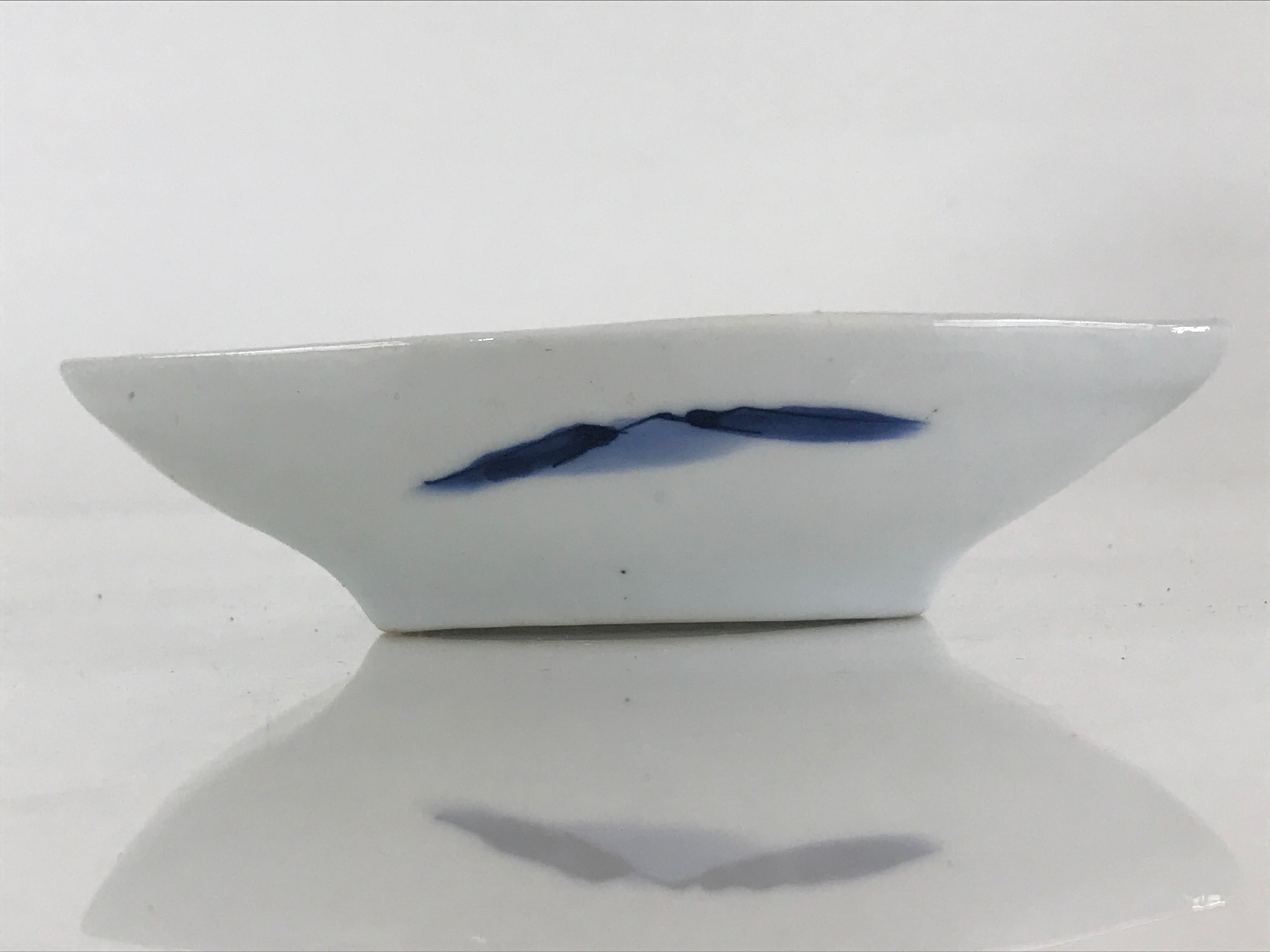 Japanese Porcelain Plate Boat Shape White Sometsuke Blue Sansui Kozara PY203