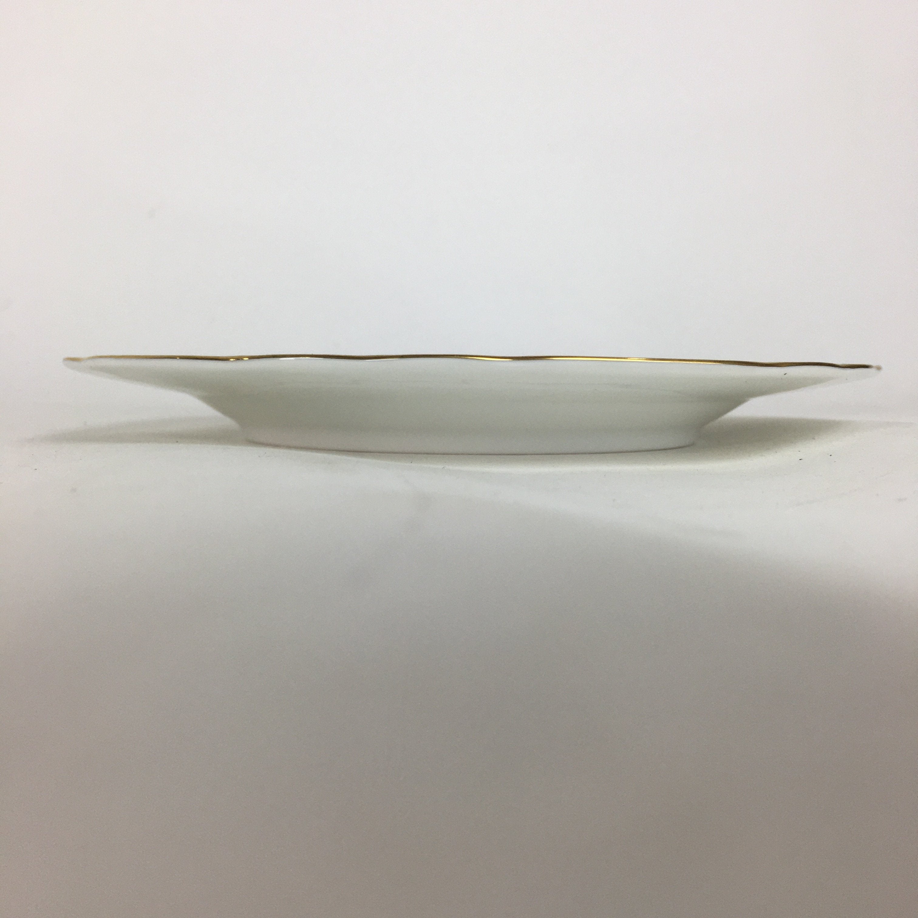 Japanese Porcelain Plate Sara Vtg Richfield Tachikichi Flower Pattern White QT12