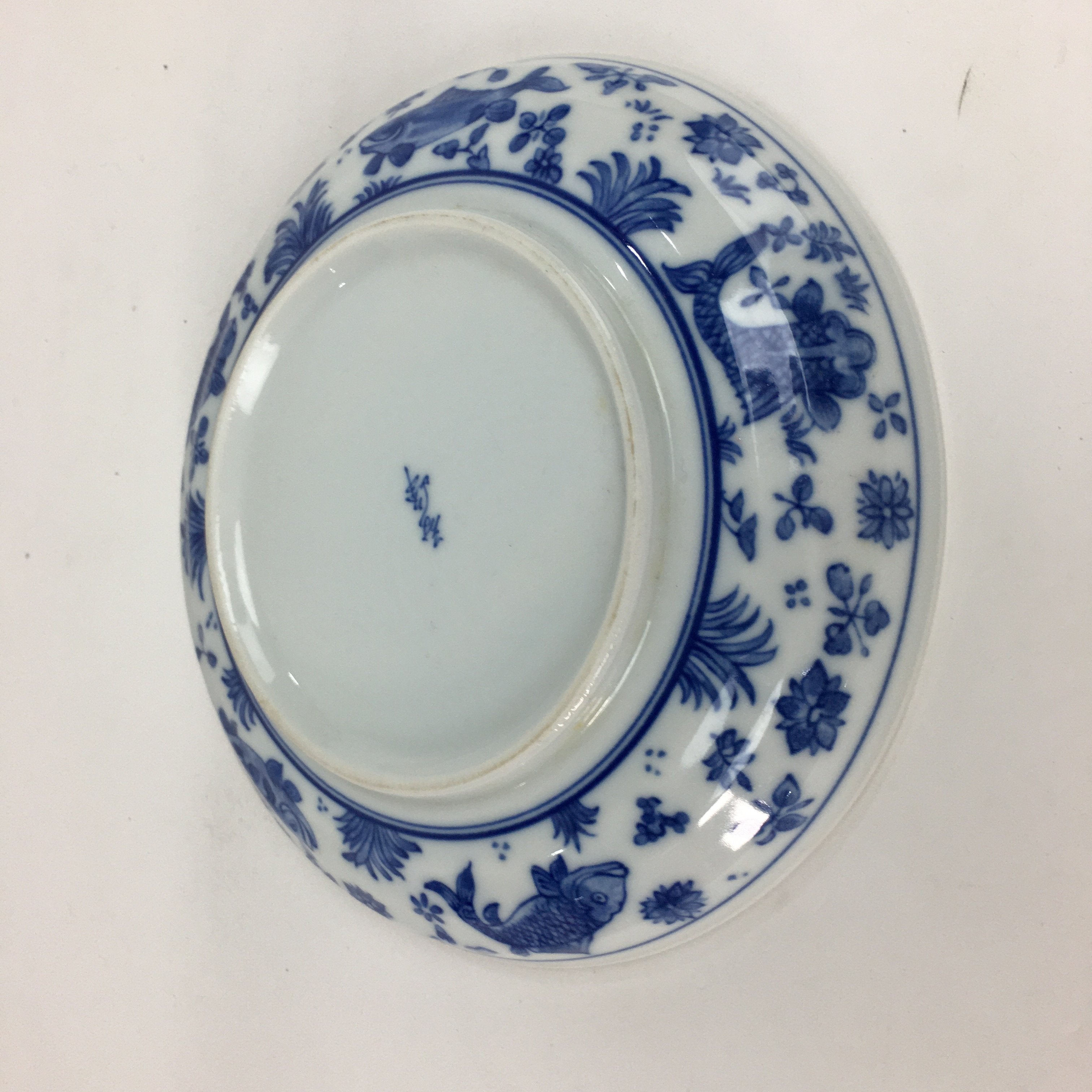 Japanese Porcelain Plate Vtg Blue Sometsuke Carp White Round Sara PP515