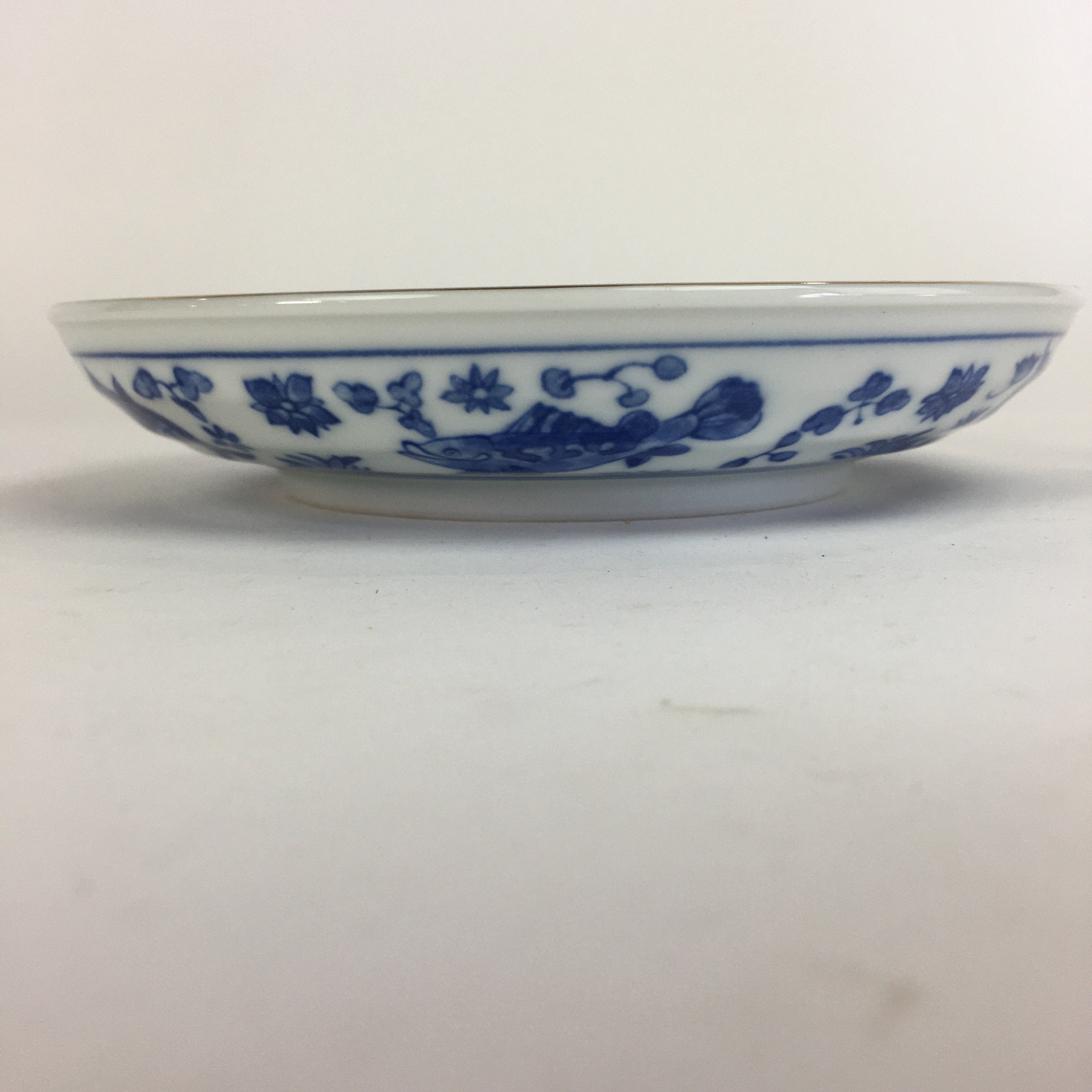 Japanese Porcelain Plate Vtg Blue Sometsuke Carp White Round Sara PP519