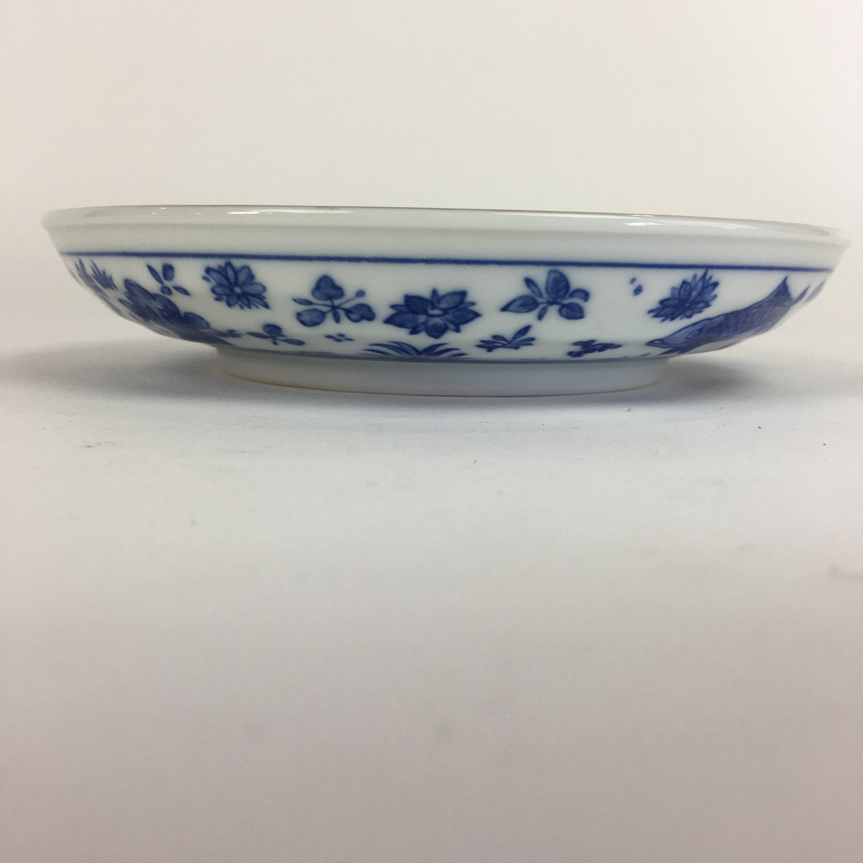 Japanese Porcelain Plate Vtg Blue Sometsuke Carp White Round Sara PP519