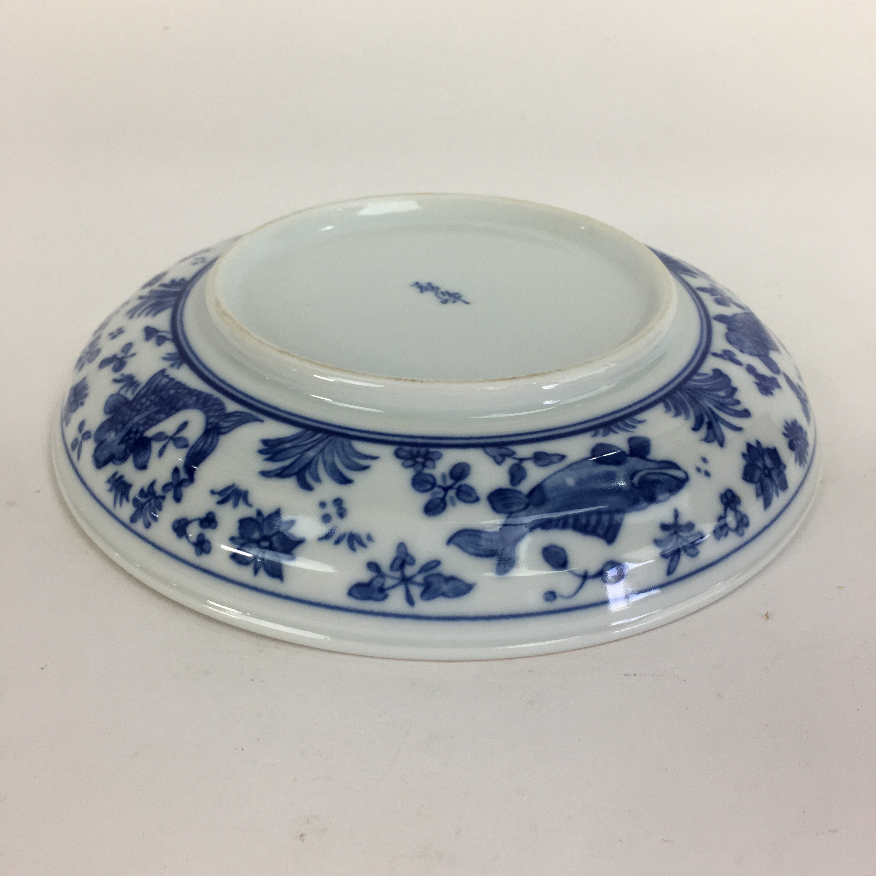 Japanese Porcelain Plate Vtg Blue Sometsuke Carp White Round Sara PP519