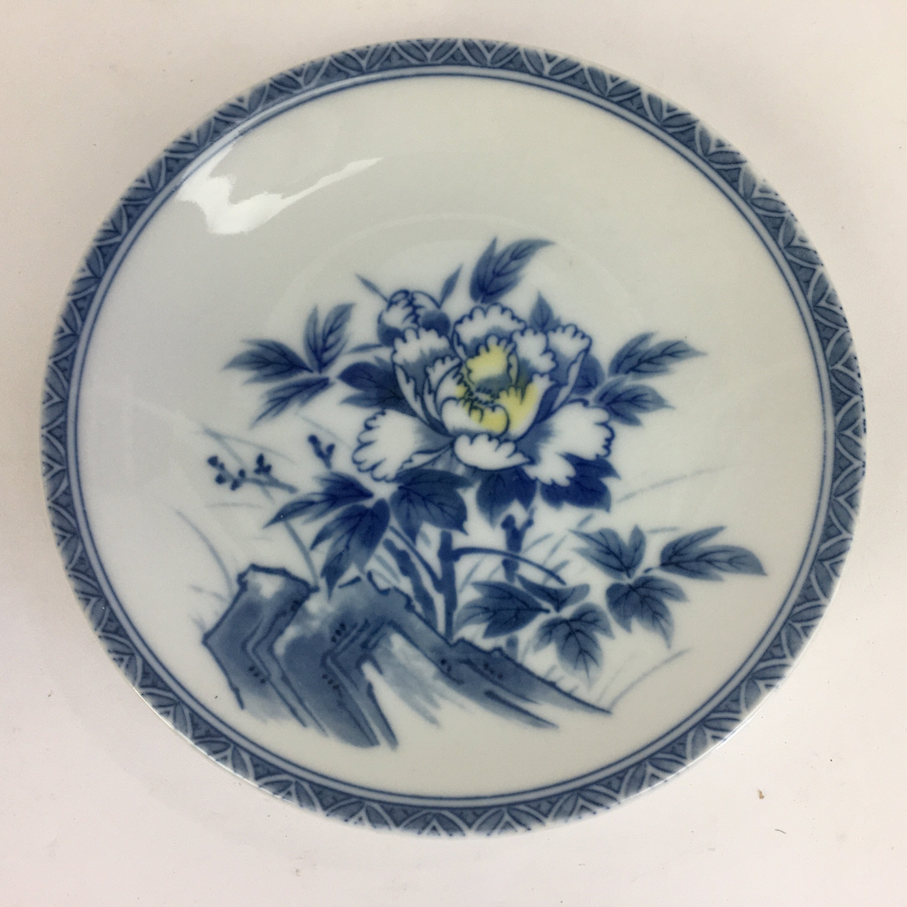 Japanese Porcelain Plate Vtg Blue Sometsuke Chrysanthemum Round Sara PP522