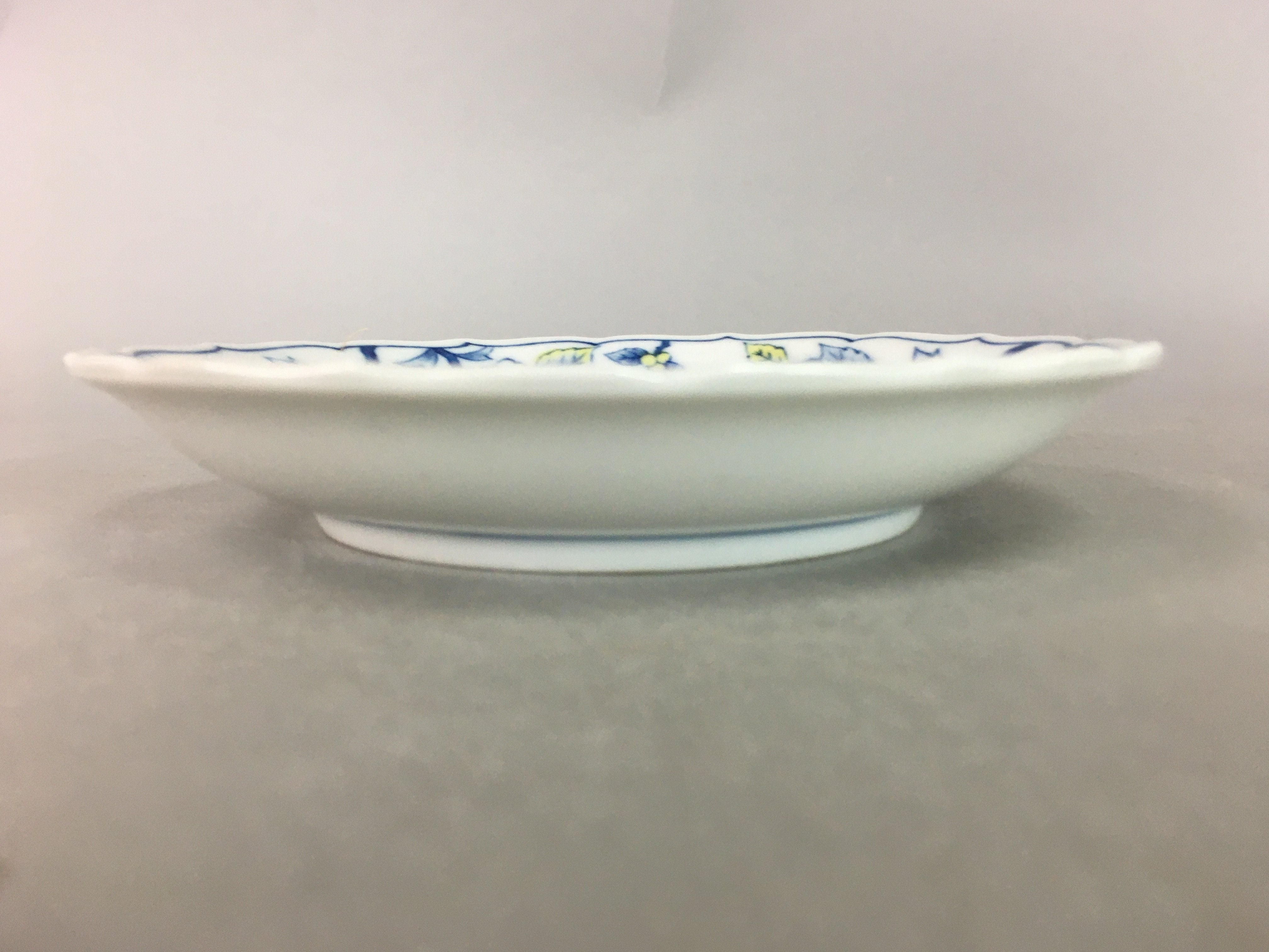 Japanese Porcelain Plate Vtg Blue White Yellow Floral Tachikichi Sometsuke QT76