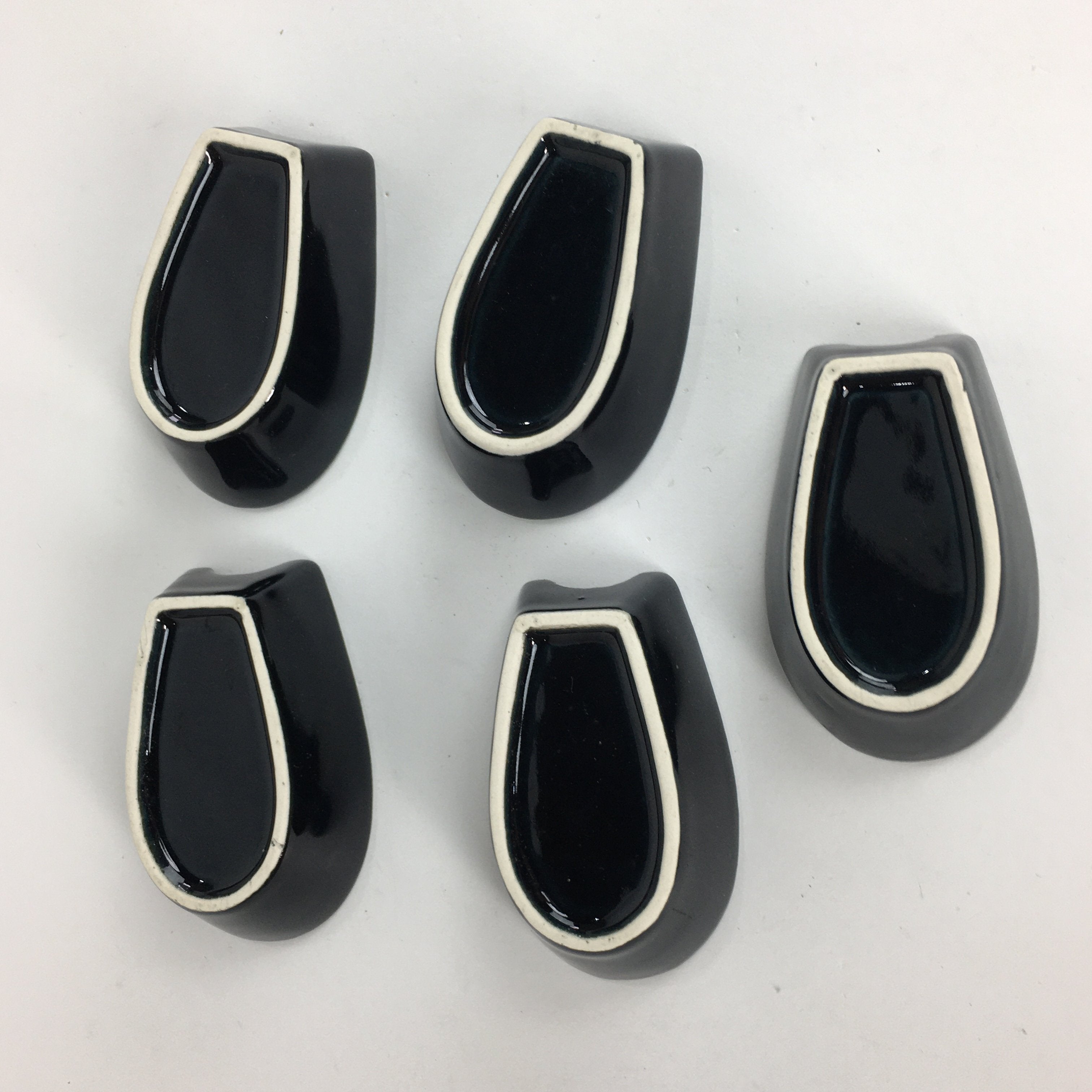 Japanese Porcelain Renge Spoon 5pc Set Vtg White Spoon Black Spoon Stand PP510