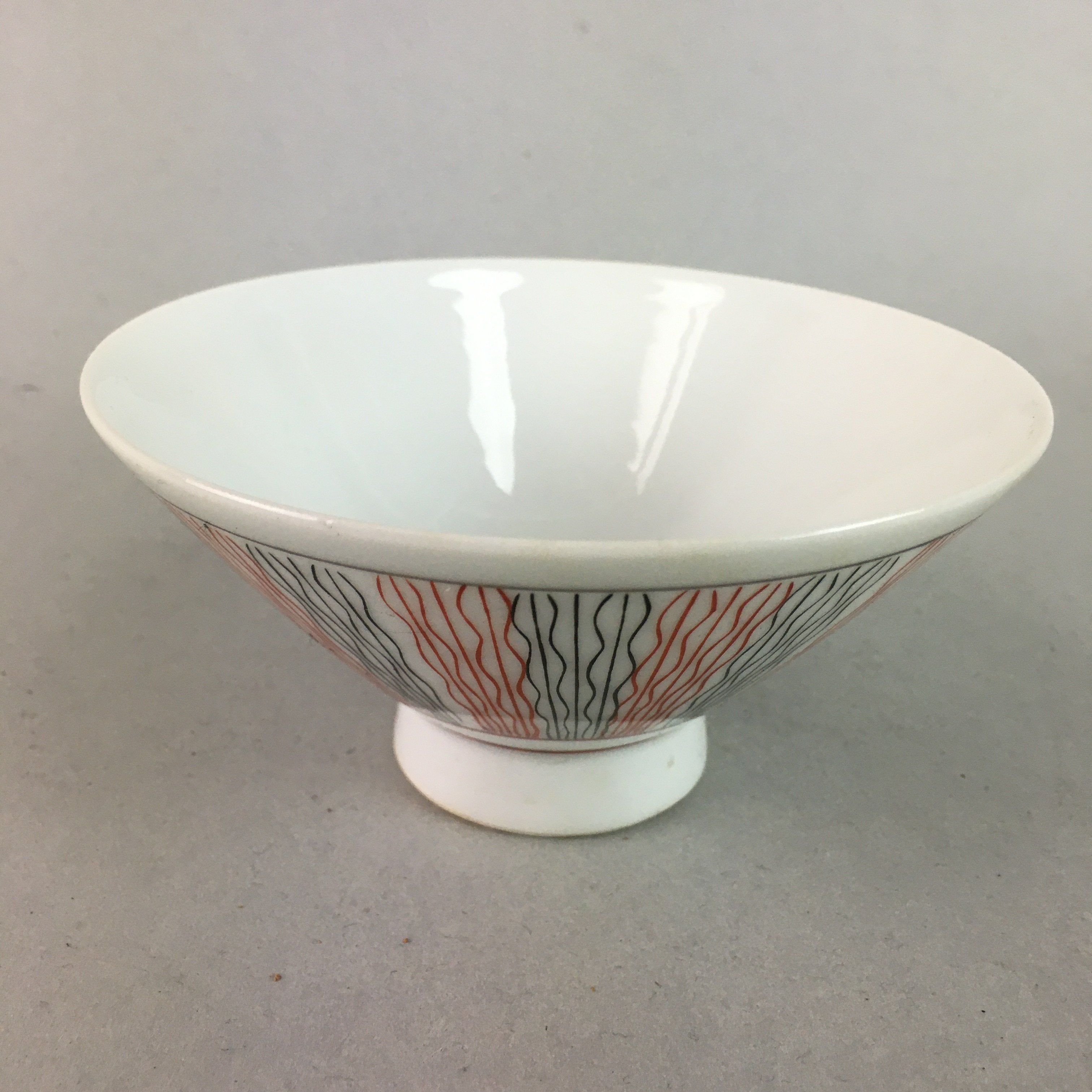 Japanese Porcelain Rice Bowl Vtg Chawan Wavy Line Seaweed Red Black PP202