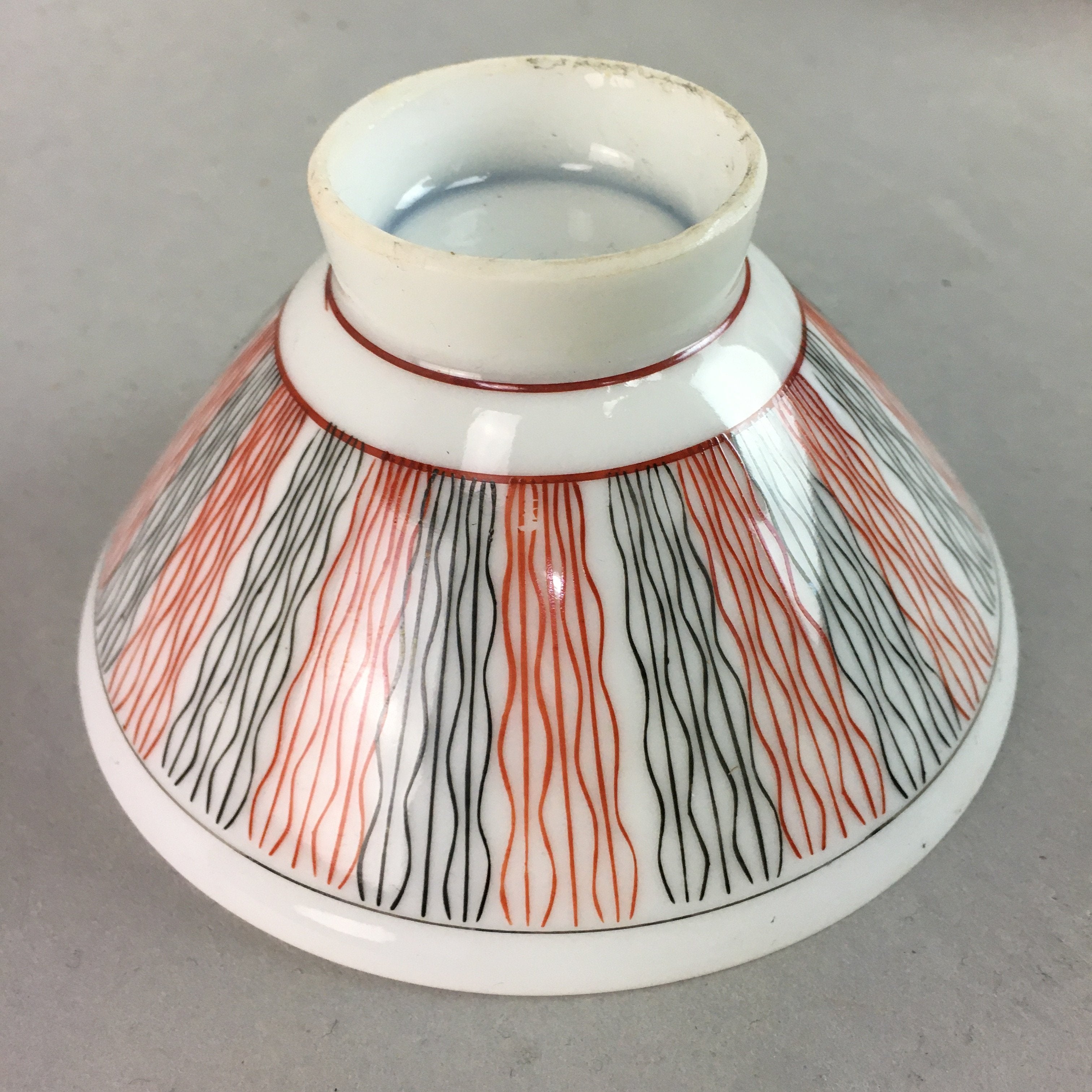 Japanese Porcelain Rice Bowl Vtg Chawan Wavy Line Seaweed Red Black PP202
