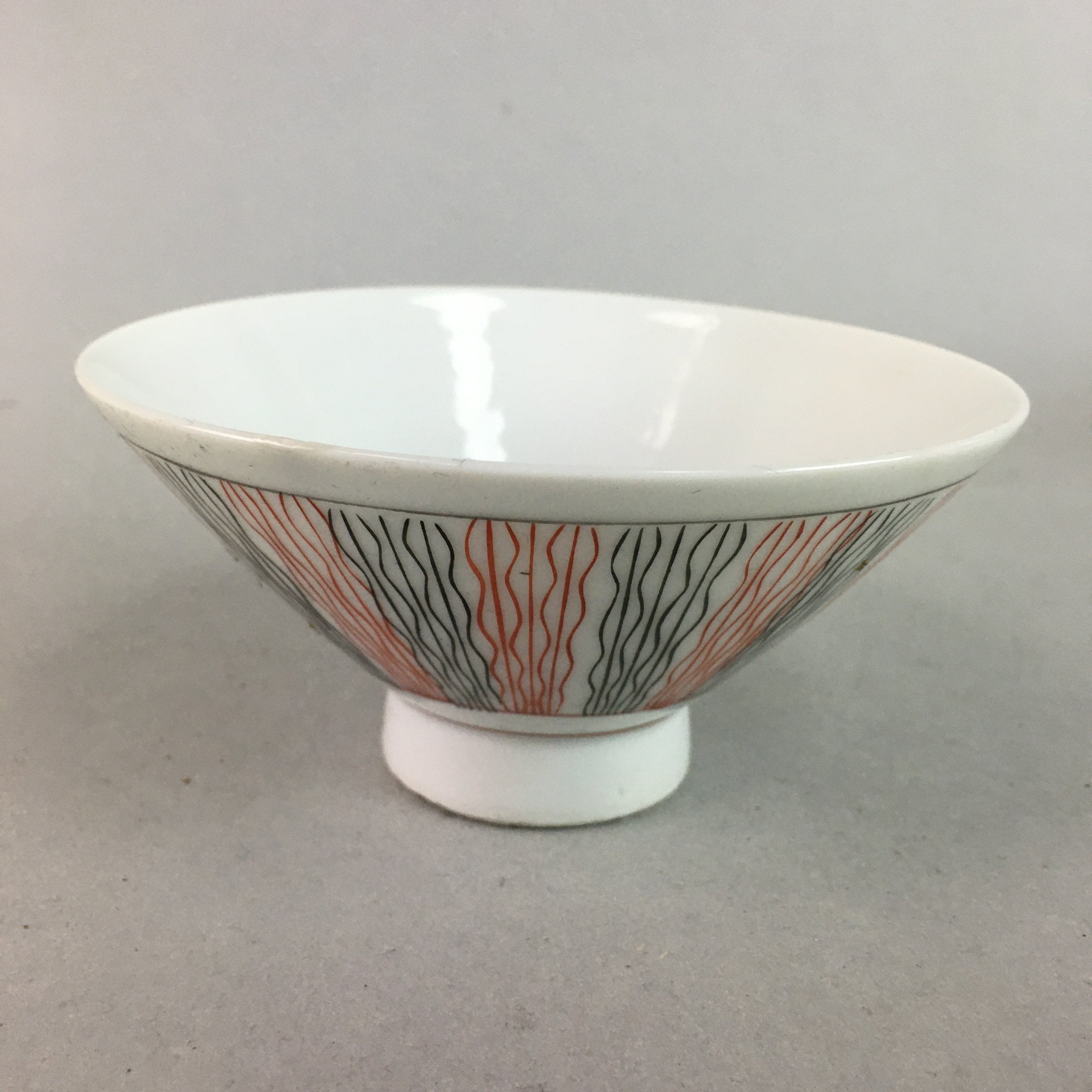 Japanese Porcelain Rice Bowl Vtg Chawan Wavy Line Seaweed Red Black PP203