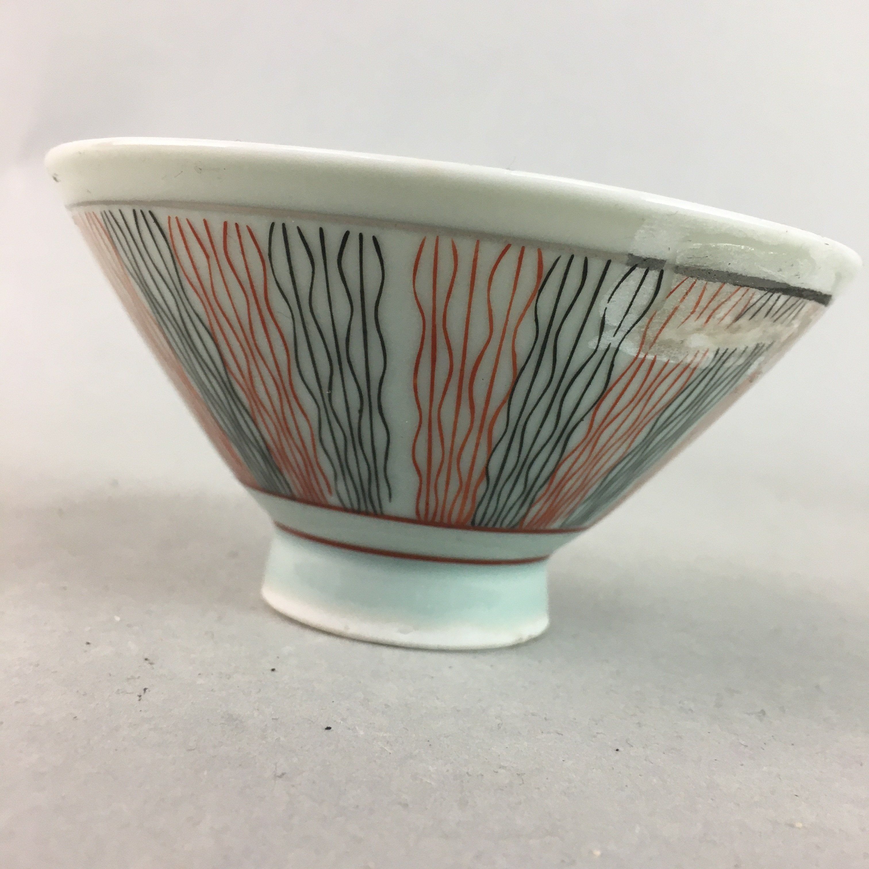 Japanese Porcelain Rice Bowl Vtg Chawan Wavy Line Seaweed Red Black PP208