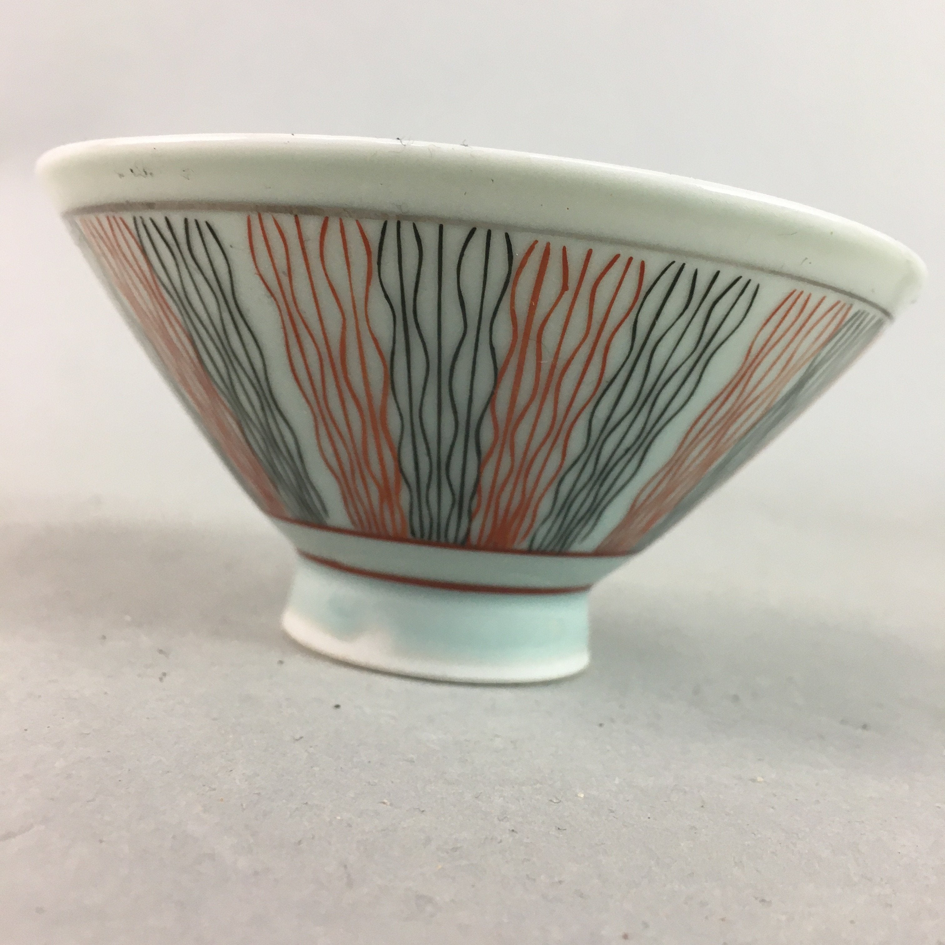 Japanese Porcelain Rice Bowl Vtg Chawan Wavy Line Seaweed Red Black PP208