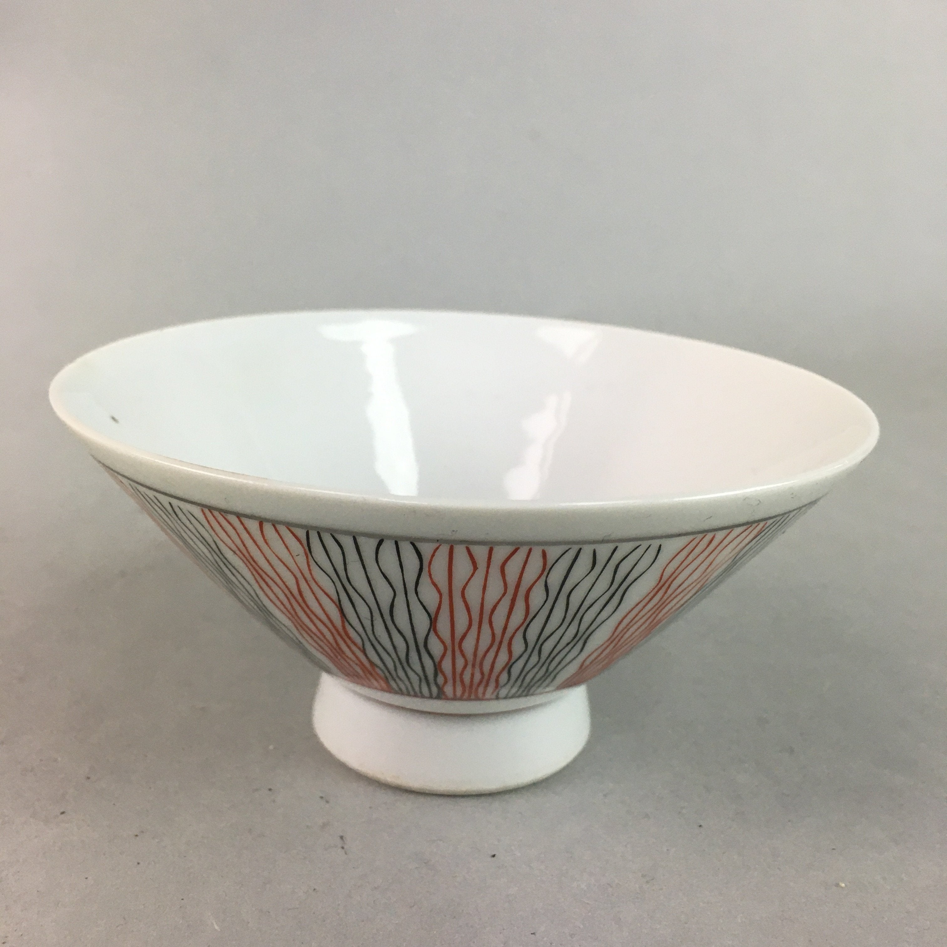 Japanese Porcelain Rice Bowl Vtg Chawan Wavy Line Seaweed Red Black PP209