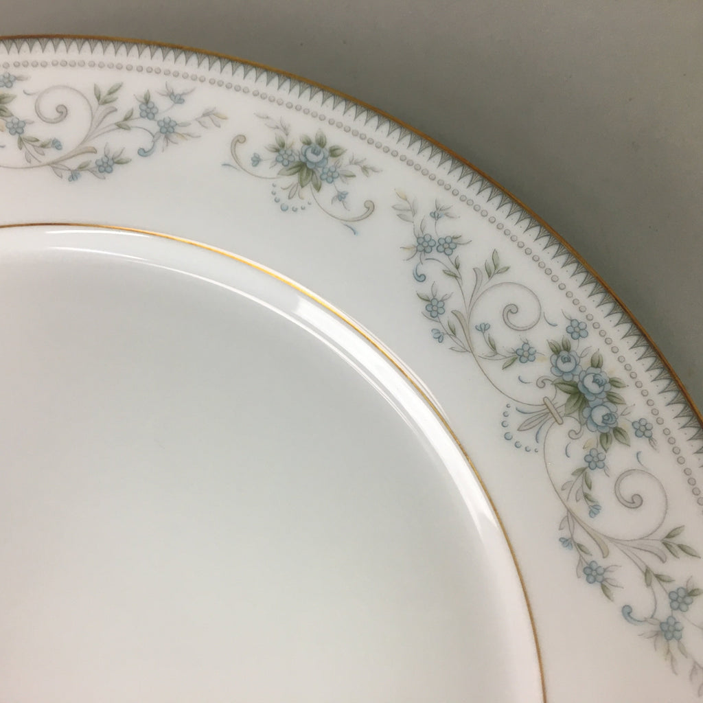 Japanese Porcelain Round Plate Vtg Noritake White Blue Floral QT75