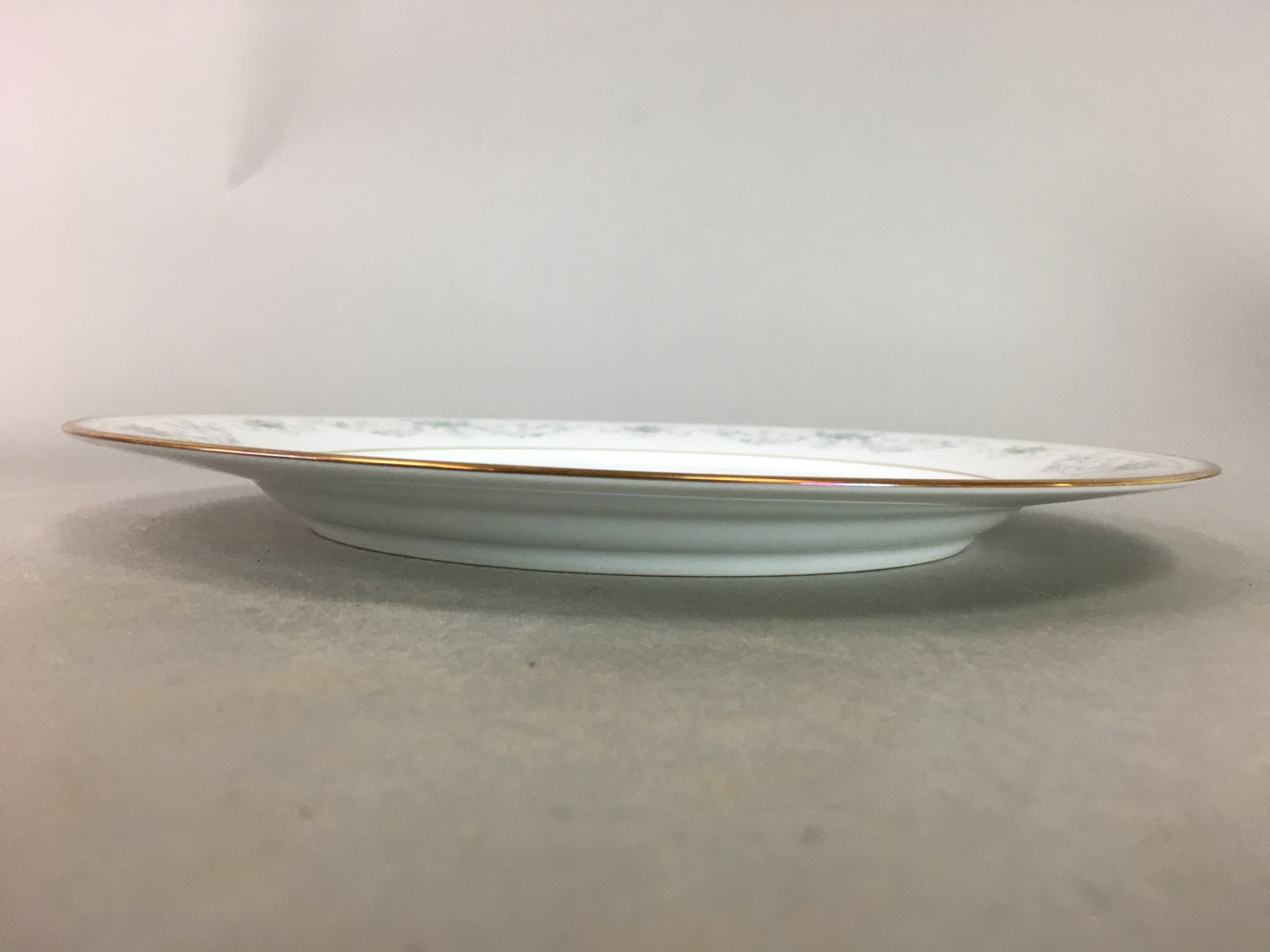 Japanese Porcelain Round Plate Vtg Noritake White Blue Floral QT75