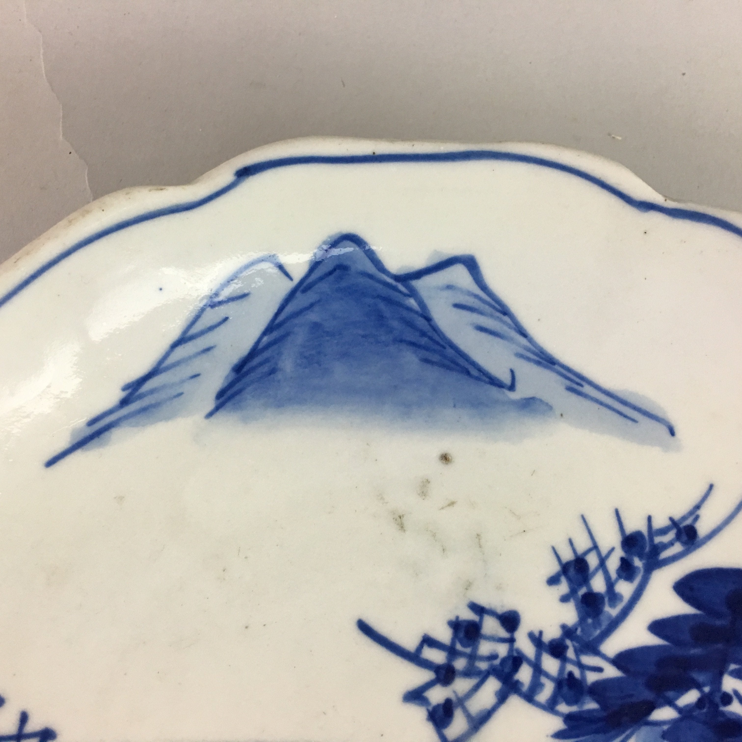 Japanese Porcelain Round Plate Vtg Sometsuke Blue White Mountain Scenery PT548