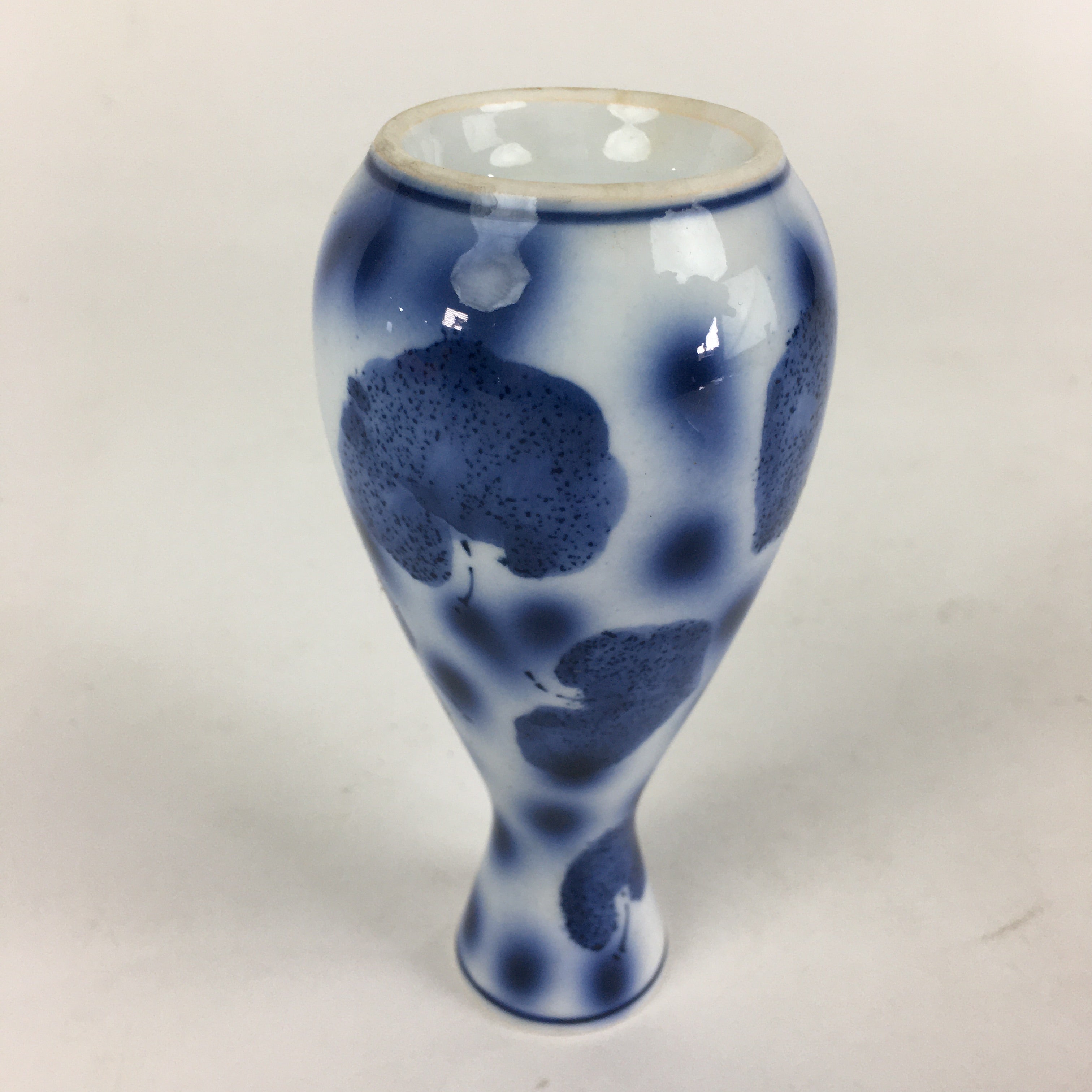 Japanese Porcelain Sake Bottle Vtg Blue Leaf Pattern Design Tokkuri TS382