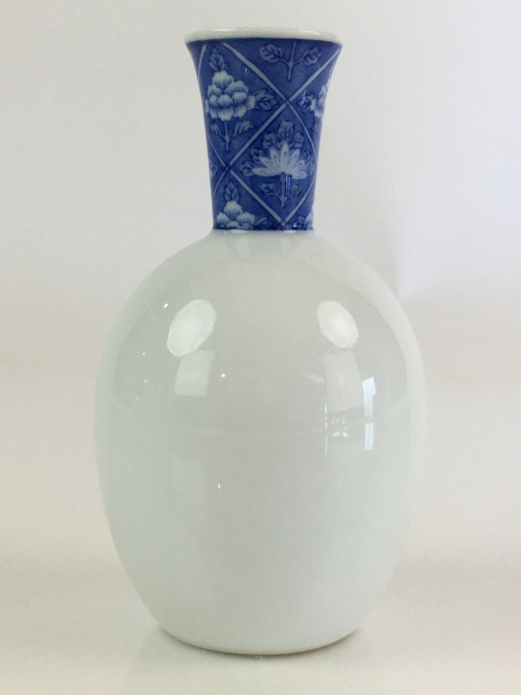 Japanese Porcelain Sake Bottle Vtg Blue Sometsuke Flower Tokkuri White TS431