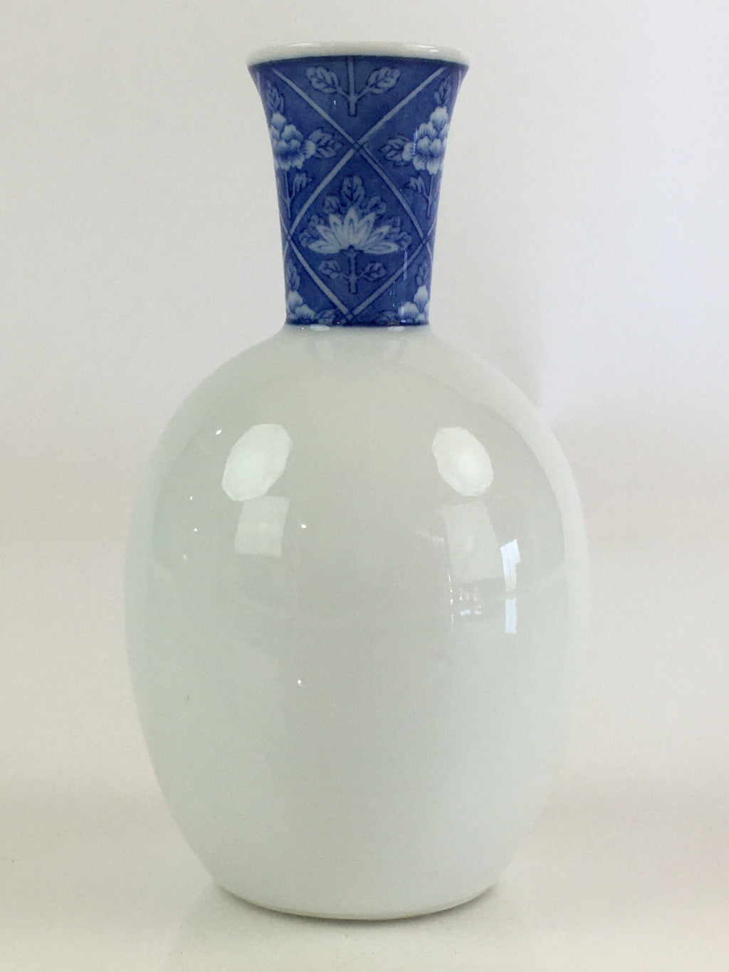 Japanese Porcelain Sake Bottle Vtg Blue Sometsuke Flower Tokkuri White TS431