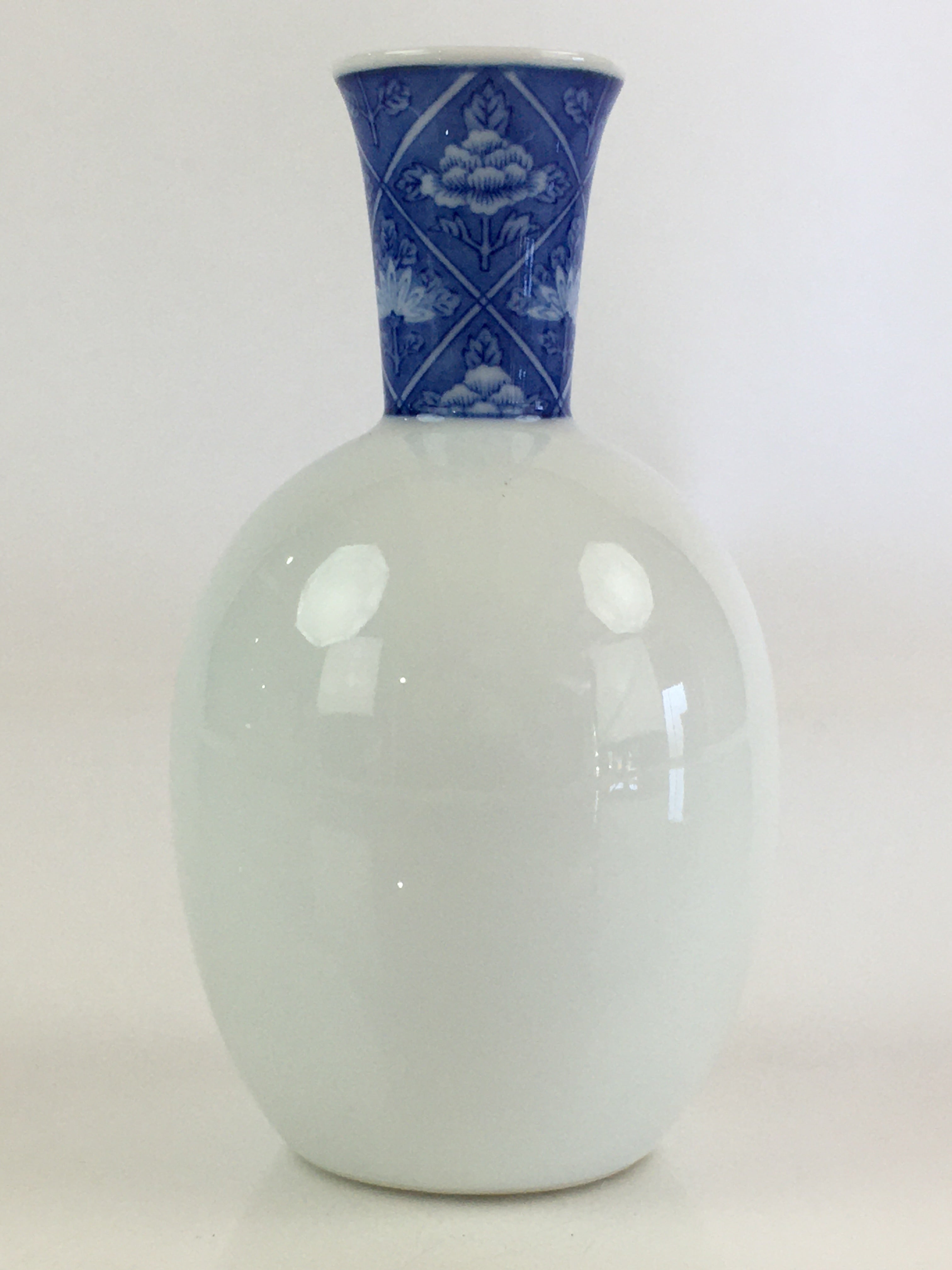 Japanese Porcelain Sake Bottle Vtg Blue Sometsuke Flower Tokkuri White TS431