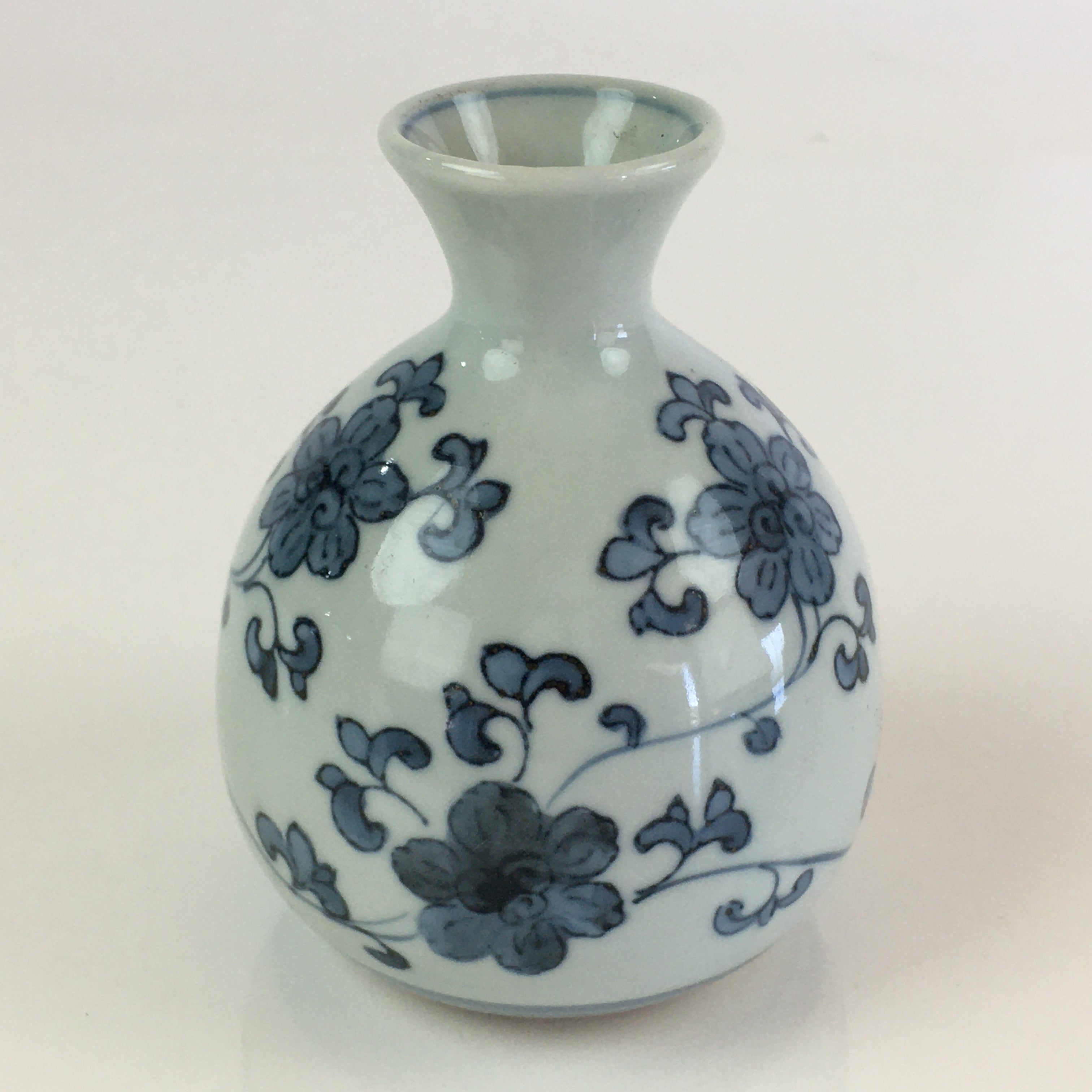 Japanese Porcelain Sake Bottle Vtg Blue Sometsuke Flower Tokkuri White TS434