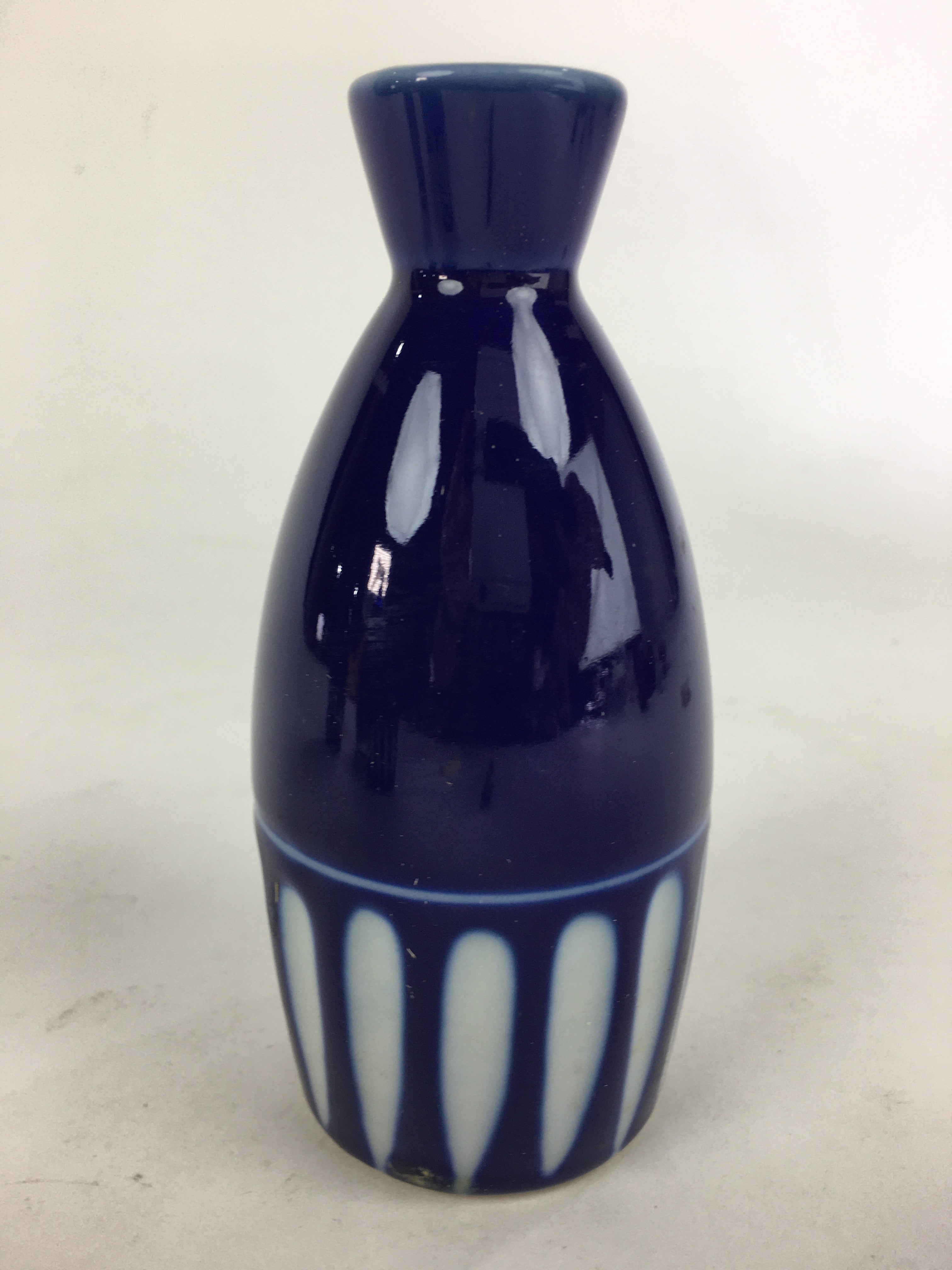 Japanese Porcelain Sake Bottle Vtg Blue White Shinogi Design Tokkuri TS353