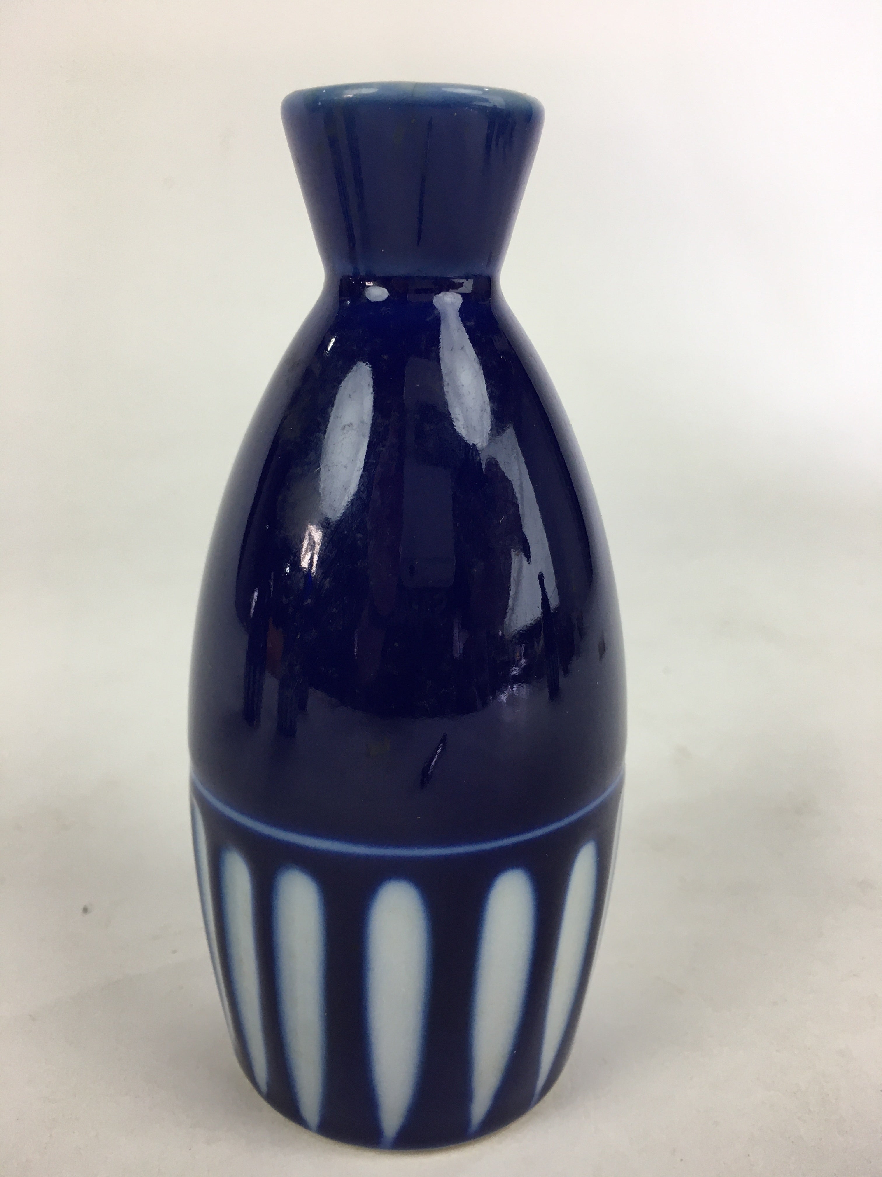 Japanese Porcelain Sake Bottle Vtg Blue White Shinogi Design Tokkuri TS354