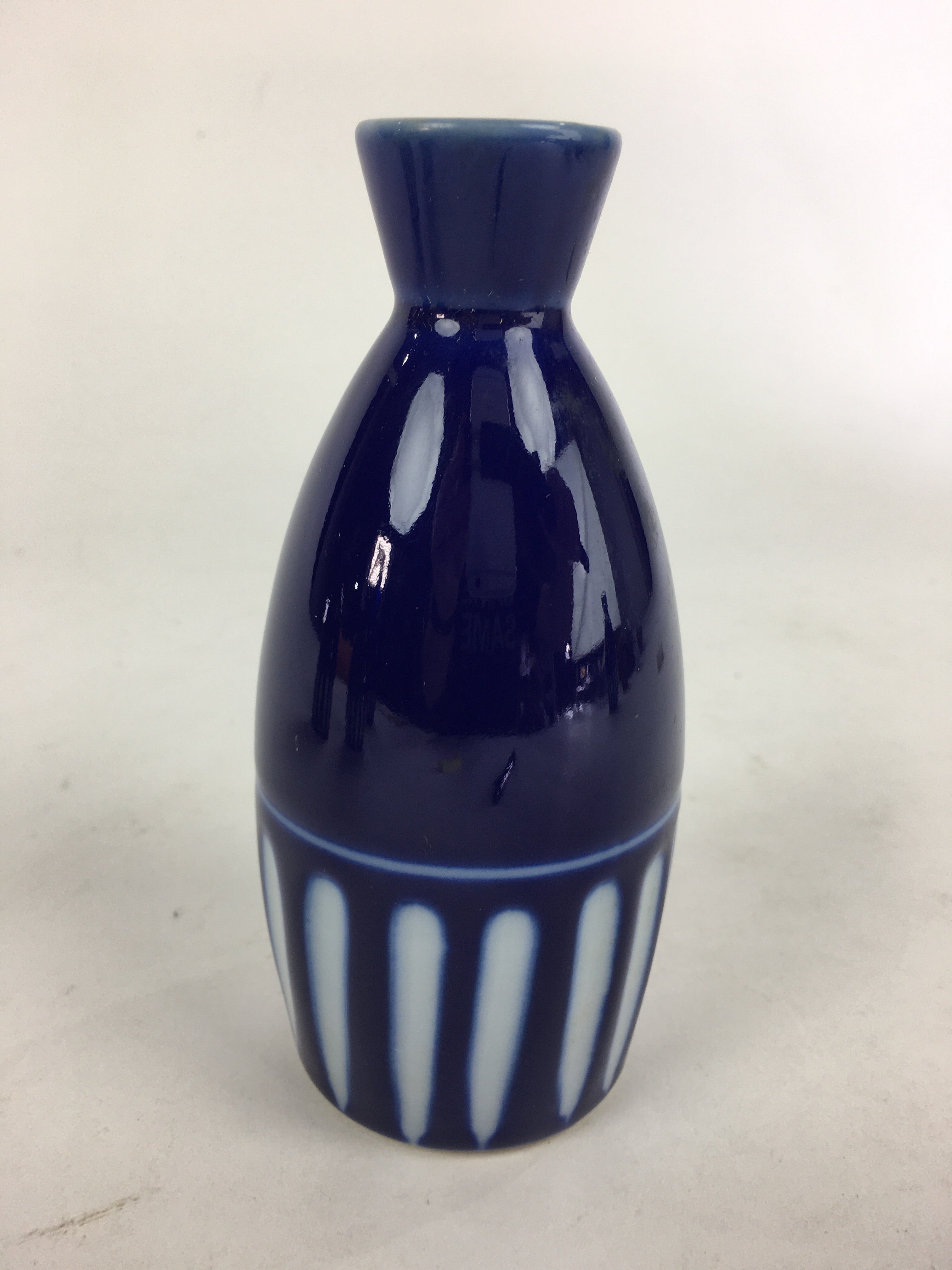 Japanese Porcelain Sake Bottle Vtg Blue White Shinogi Design Tokkuri TS354