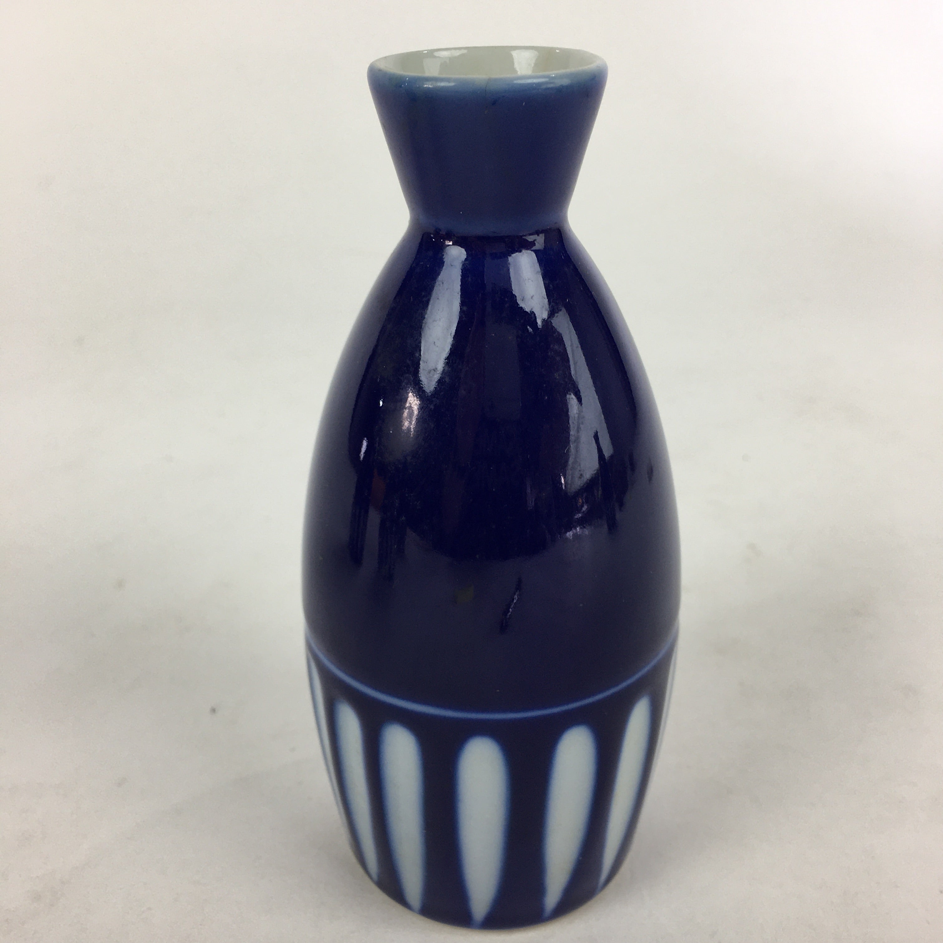 Japanese Porcelain Sake Bottle Vtg Blue White Shinogi Design Tokkuri TS354