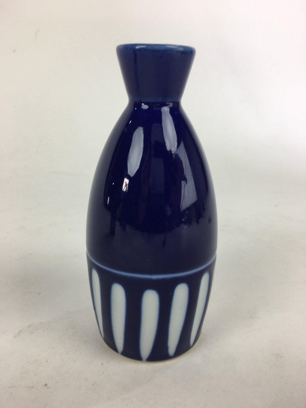 Japanese Porcelain Sake Bottle Vtg Blue White Shinogi Design Tokkuri TS355