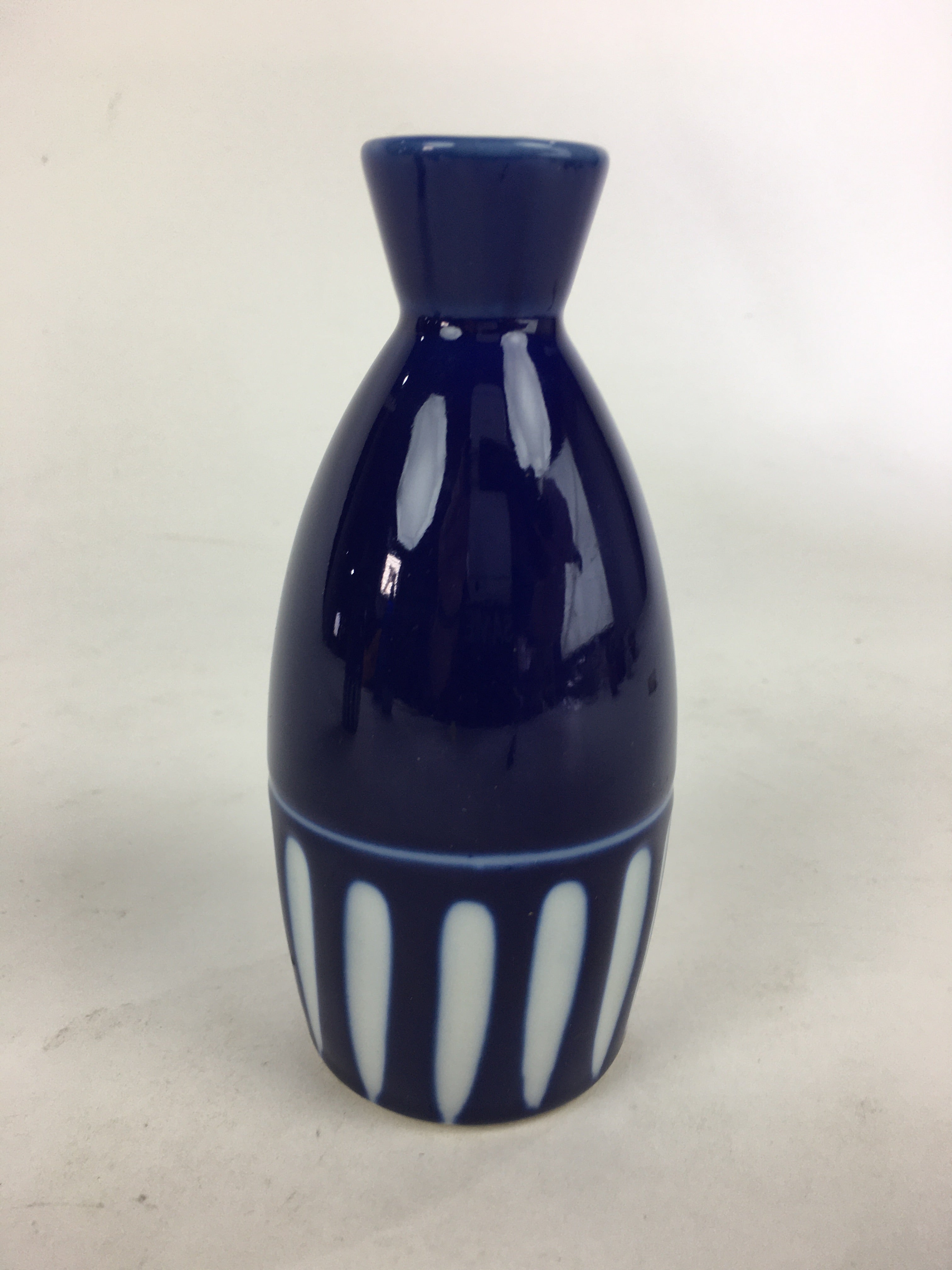 Japanese Porcelain Sake Bottle Vtg Blue White Shinogi Design Tokkuri TS355