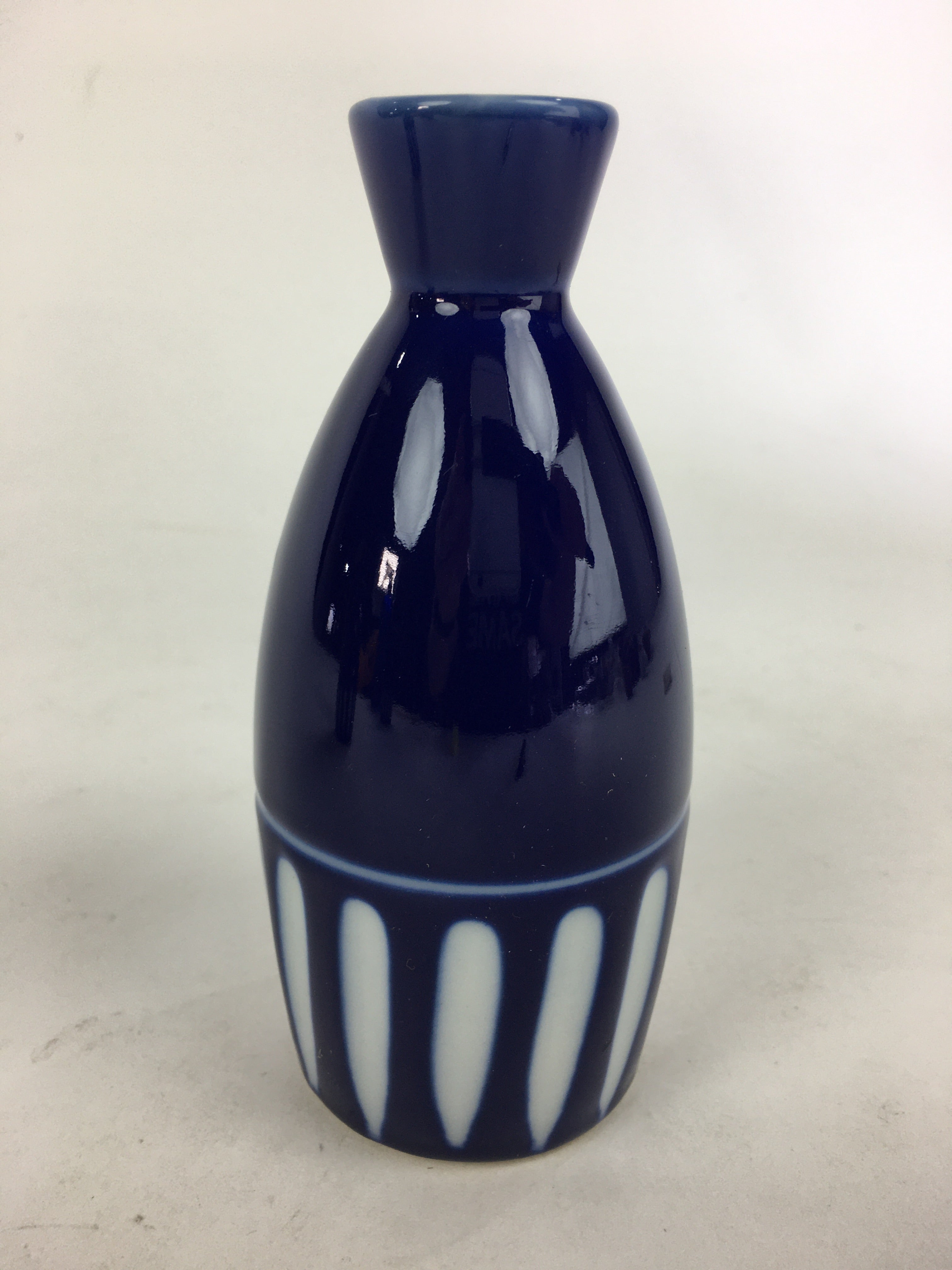 Japanese Porcelain Sake Bottle Vtg Blue White Shinogi Design Tokkuri TS355