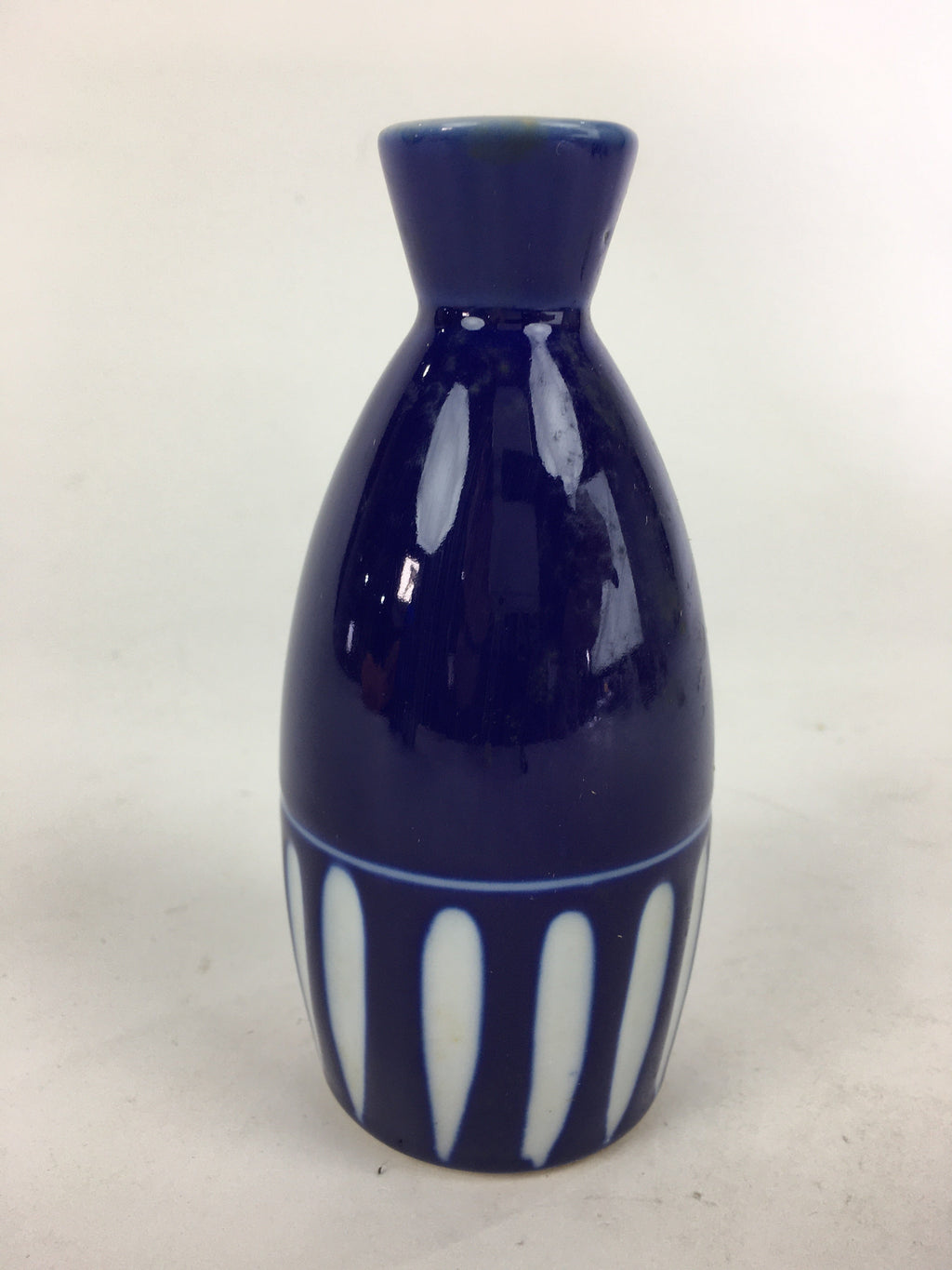 Japanese Porcelain Sake Bottle Vtg Blue White Shinogi Design Tokkuri TS356