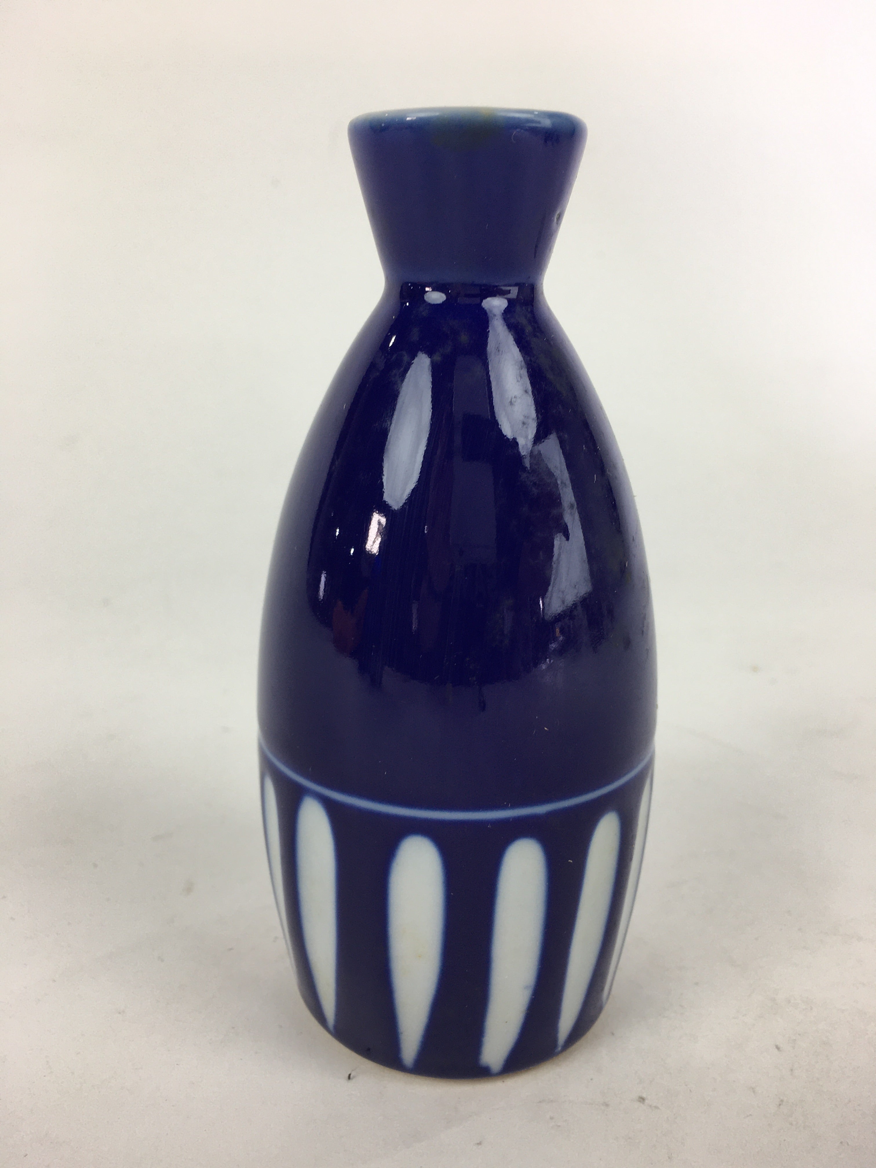 Japanese Porcelain Sake Bottle Vtg Blue White Shinogi Design Tokkuri TS356