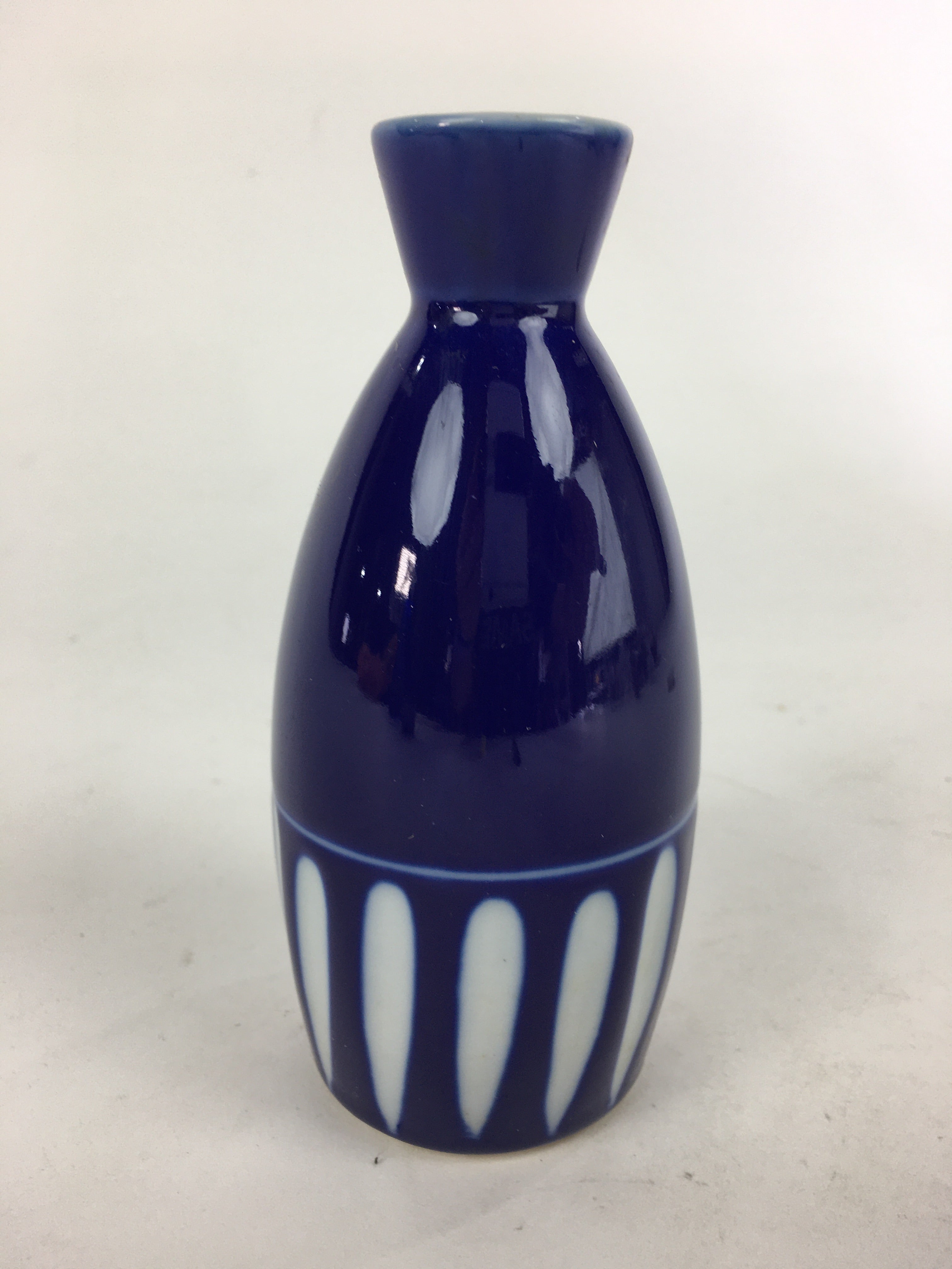 Japanese Porcelain Sake Bottle Vtg Blue White Shinogi Design Tokkuri TS356