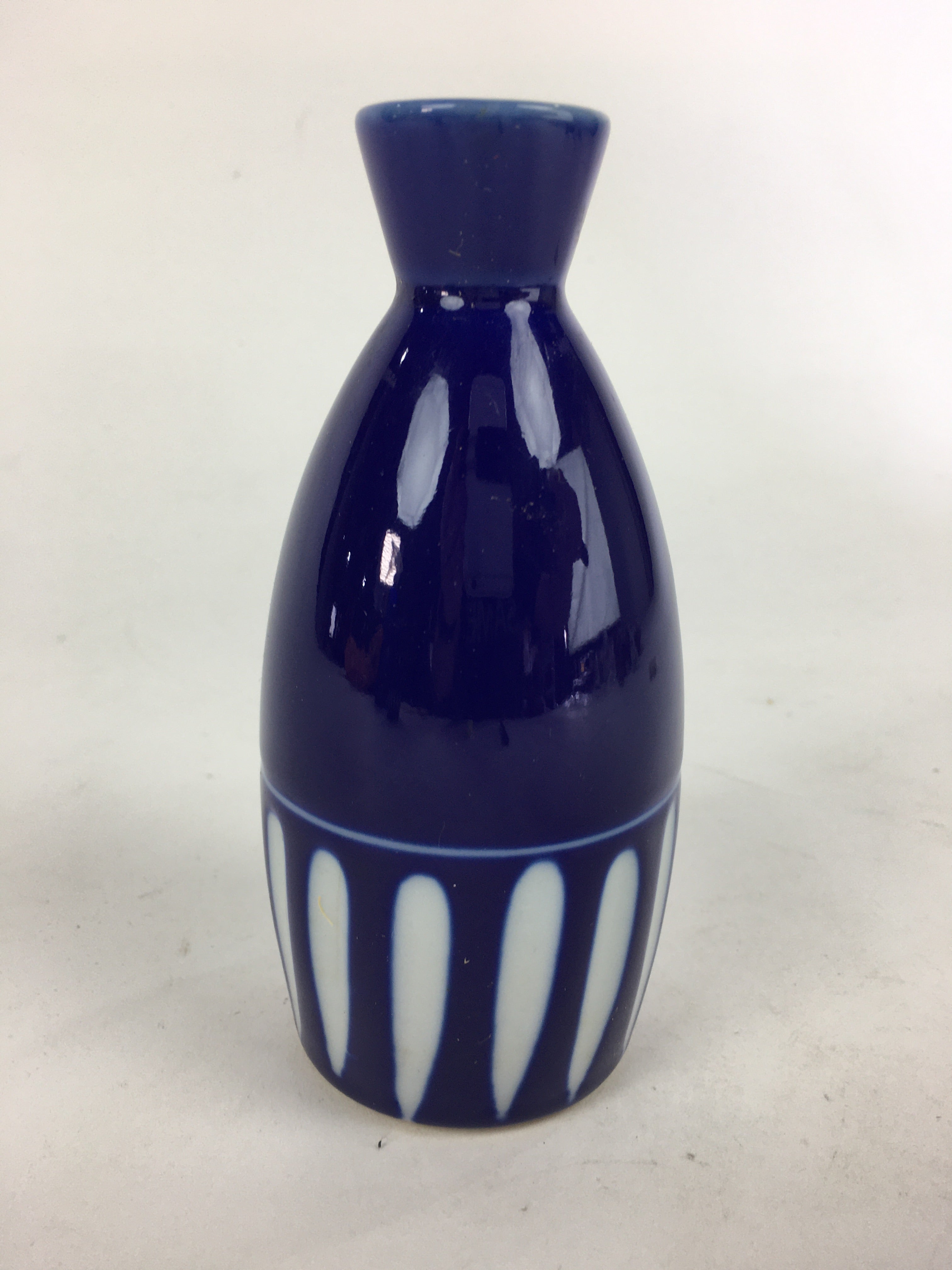Japanese Porcelain Sake Bottle Vtg Blue White Shinogi Design Tokkuri TS356