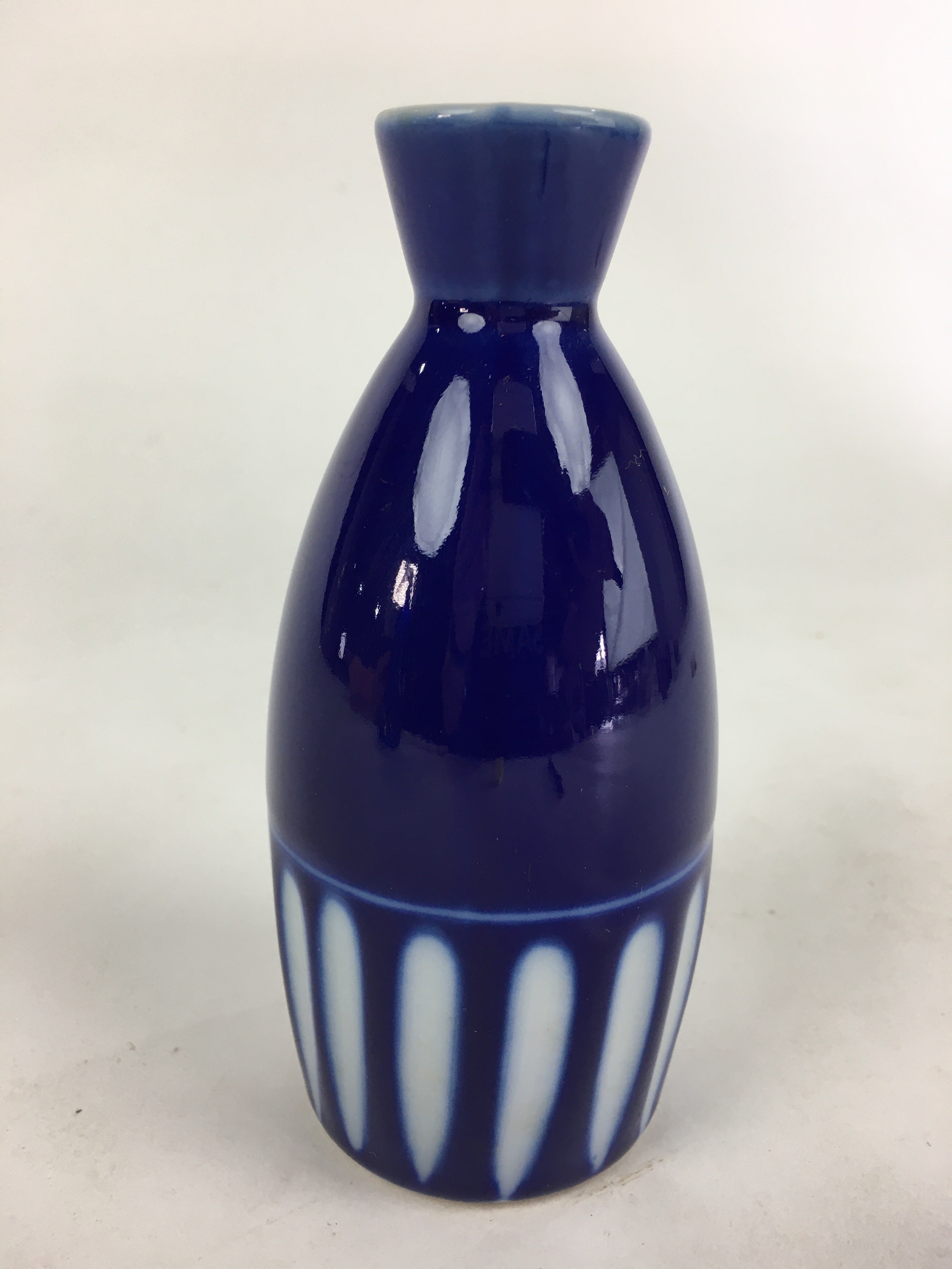 Japanese Porcelain Sake Bottle Vtg Blue White Shinogi Design Tokkuri TS357